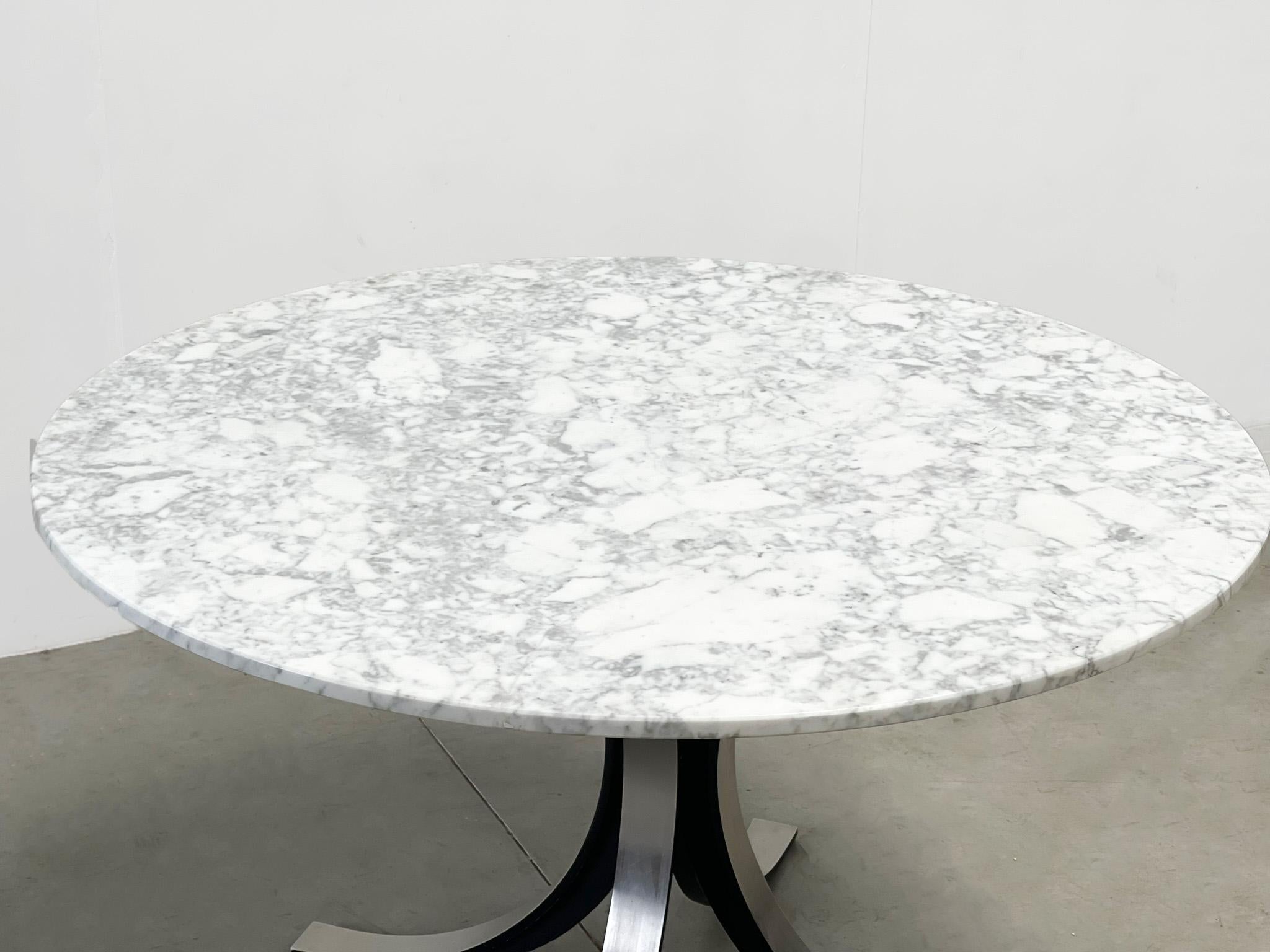 Italian Vintage round marble dining table model T69 by Osvaldo Borsani for Tecno, 1970s  For Sale