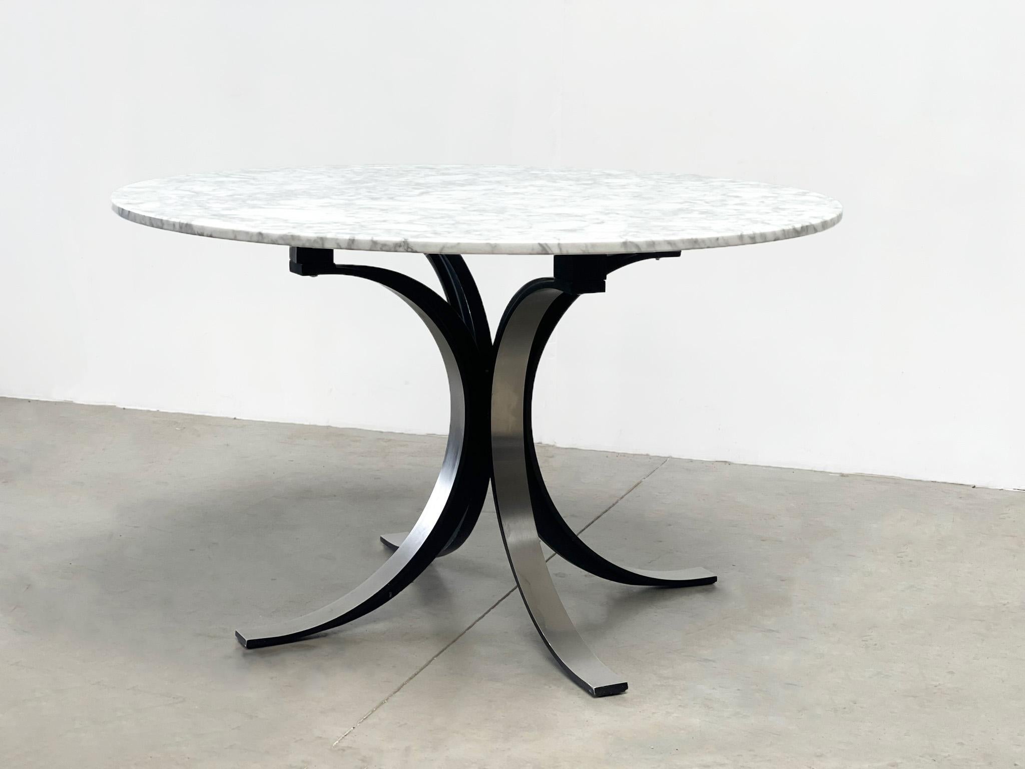 Table de salle à manger ronde vintage en marbre modèle T69 d'Osvaldo Borsani pour Tecno, 1970  Bon état - En vente à HEVERLEE, BE