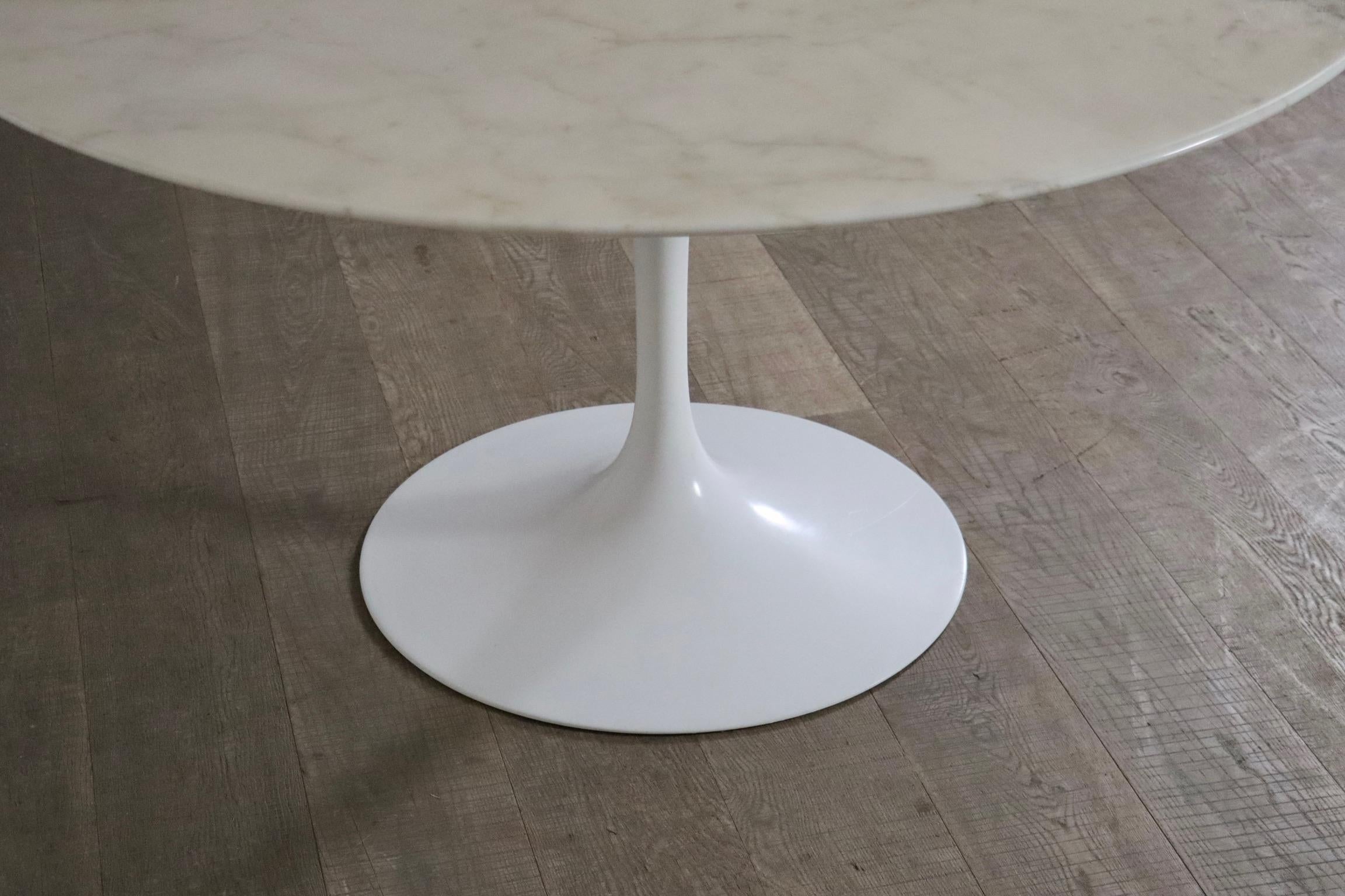 Vintage Round Marble Tulip Dining Table By Eero Saarinen For Knoll, 1970s In Good Condition In ABCOUDE, UT