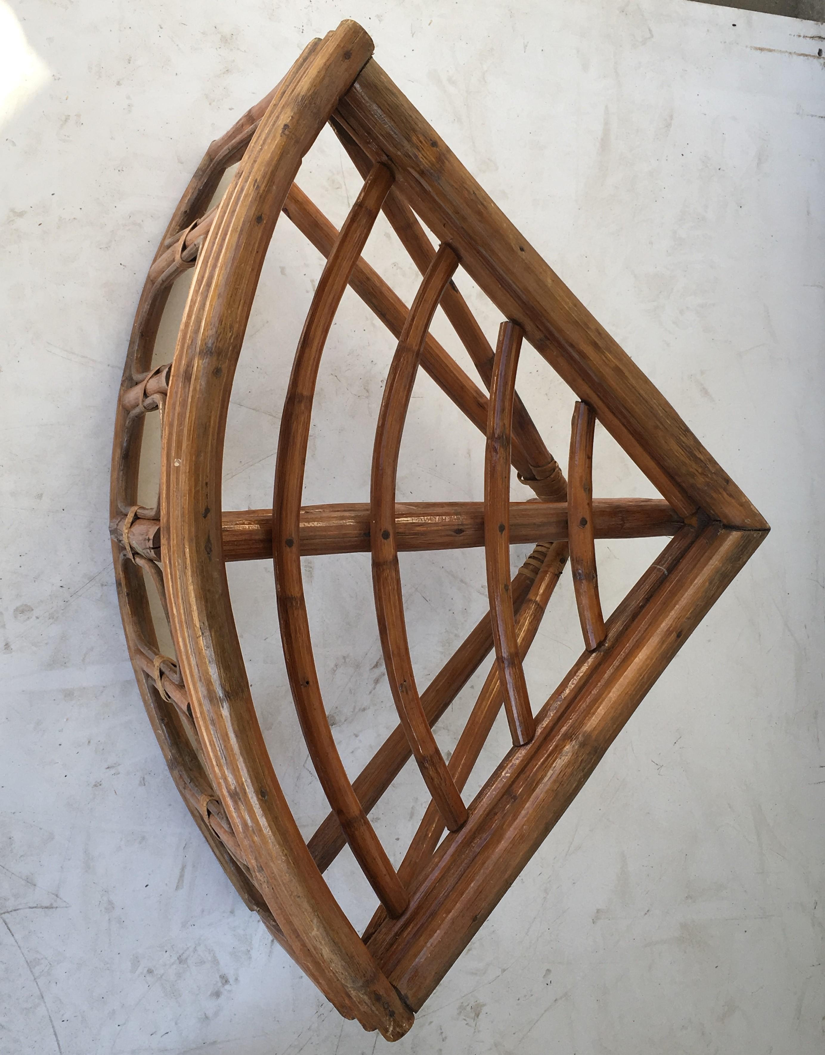 Runder Esstisch aus Bambus und Glas im McGuire-Stil mit vier Hockern 9