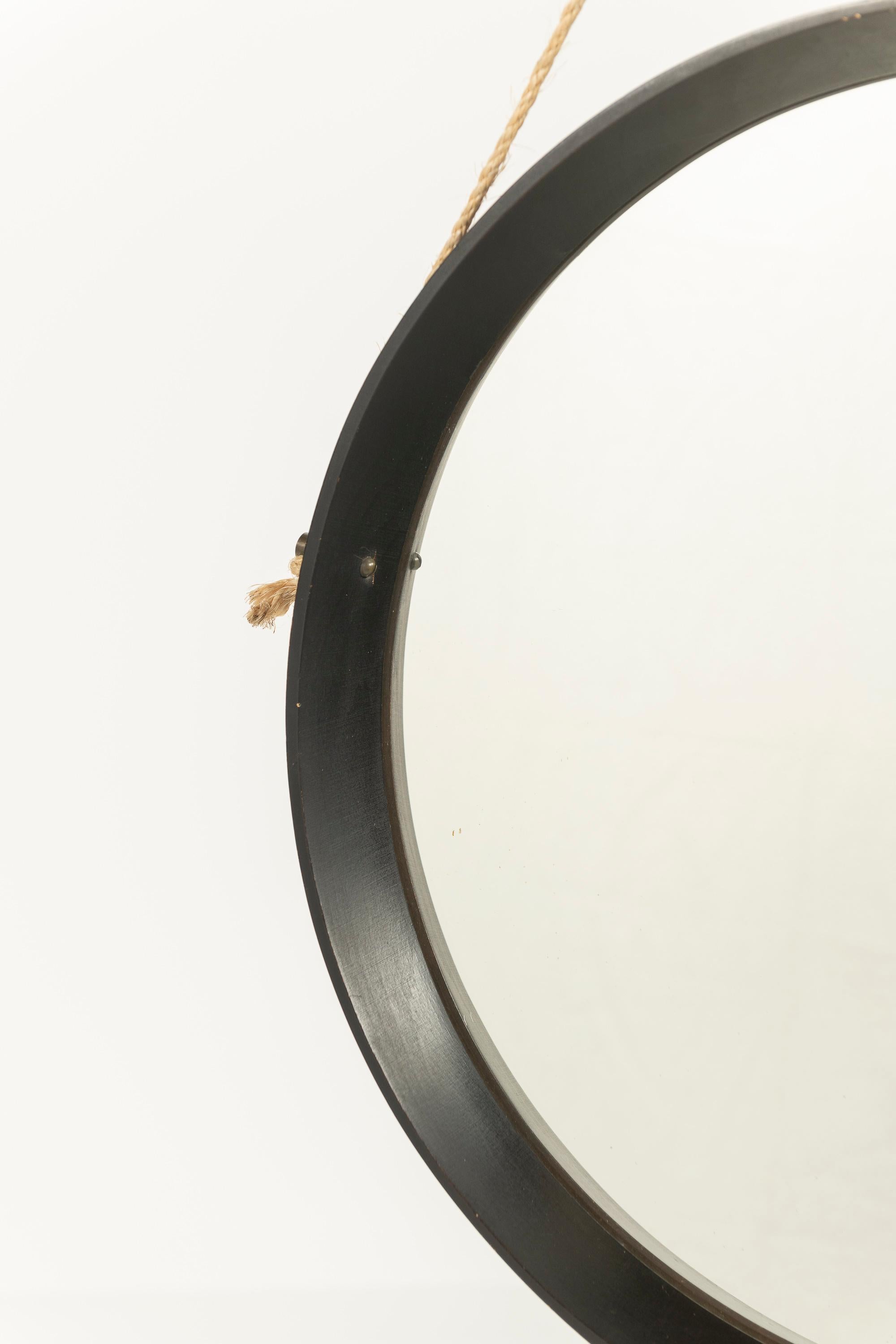 Miroir rond vintage encadré en métal en vente 5