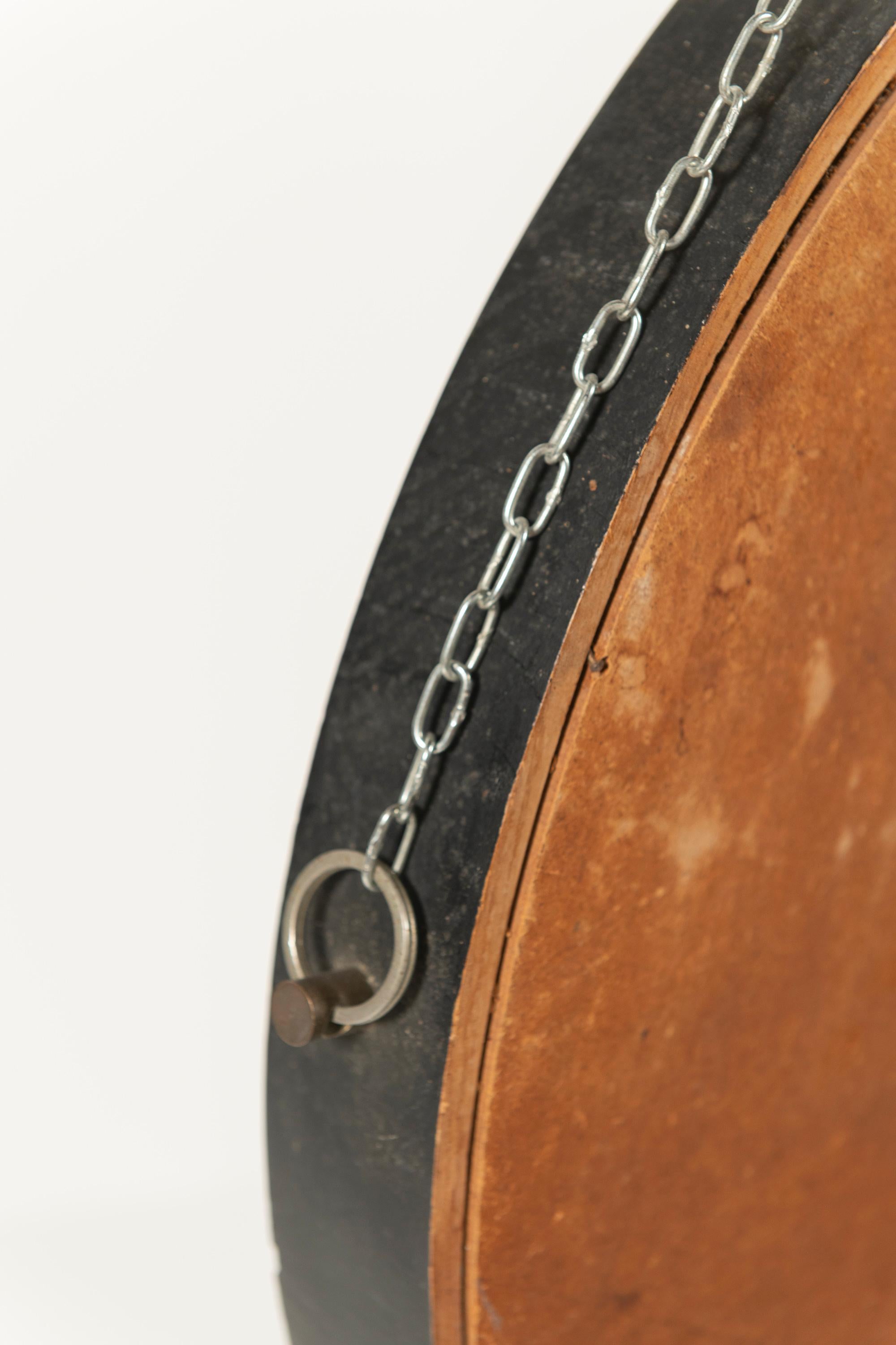 Miroir rond vintage encadré en métal en vente 6