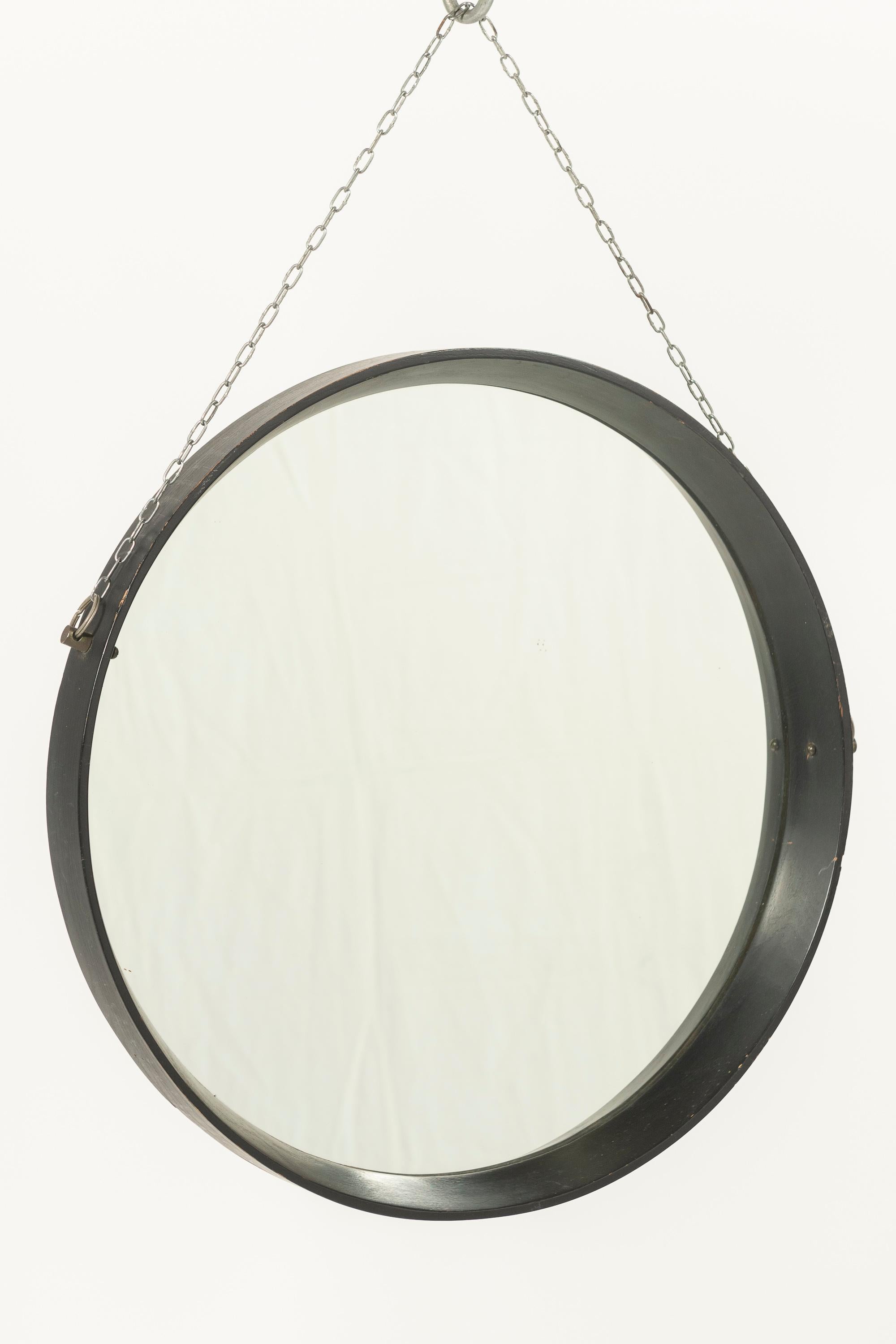 Ce miroir rond vintage et moderne est doté d'un cadre métallique de 2 pouces. Il est très polyvalent et constitue donc un excellent choix pour les designers. Parfait dans les salles de bains, les couloirs, les chambres à coucher et au-dessus des
