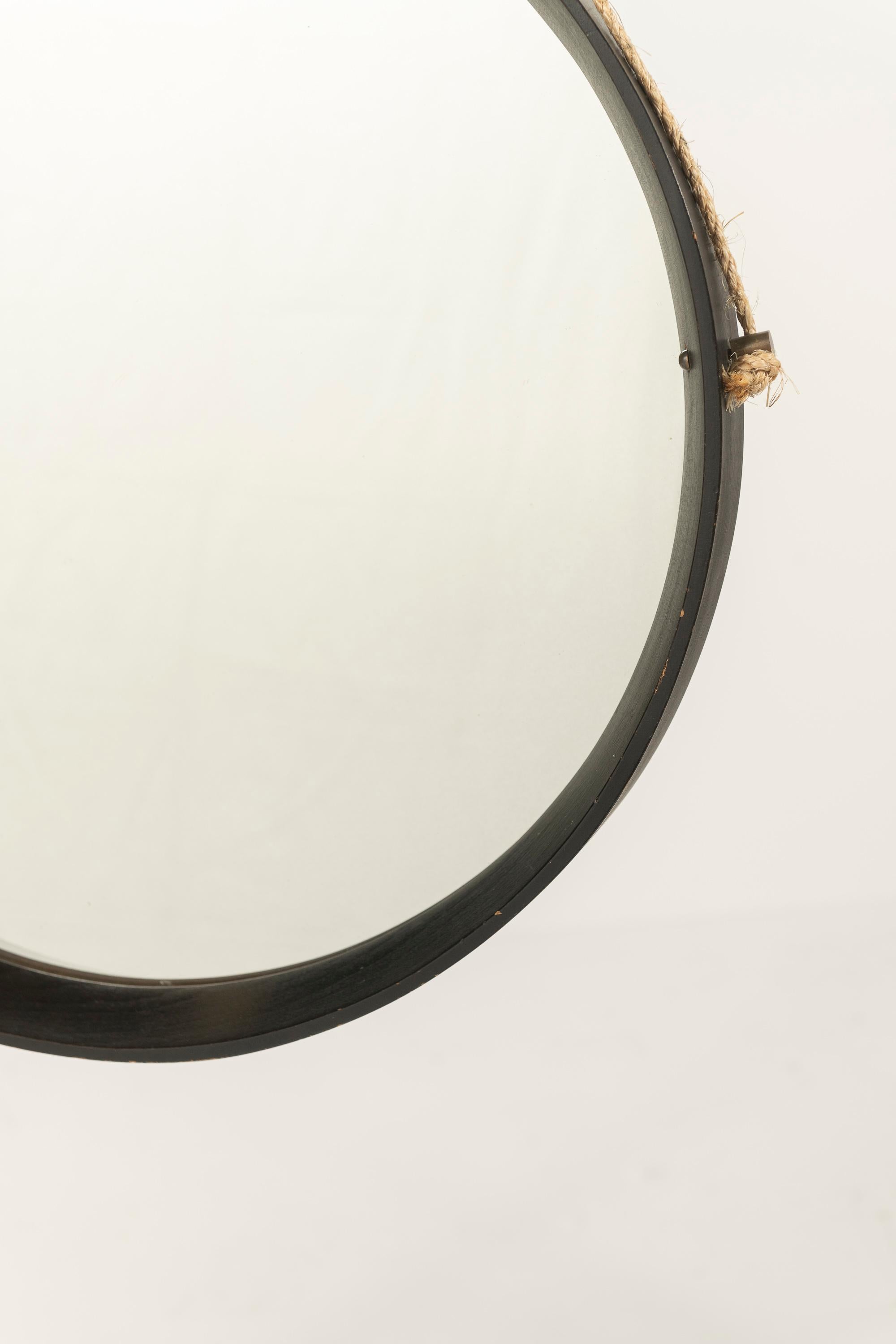 Miroir rond vintage encadré en métal en vente 1