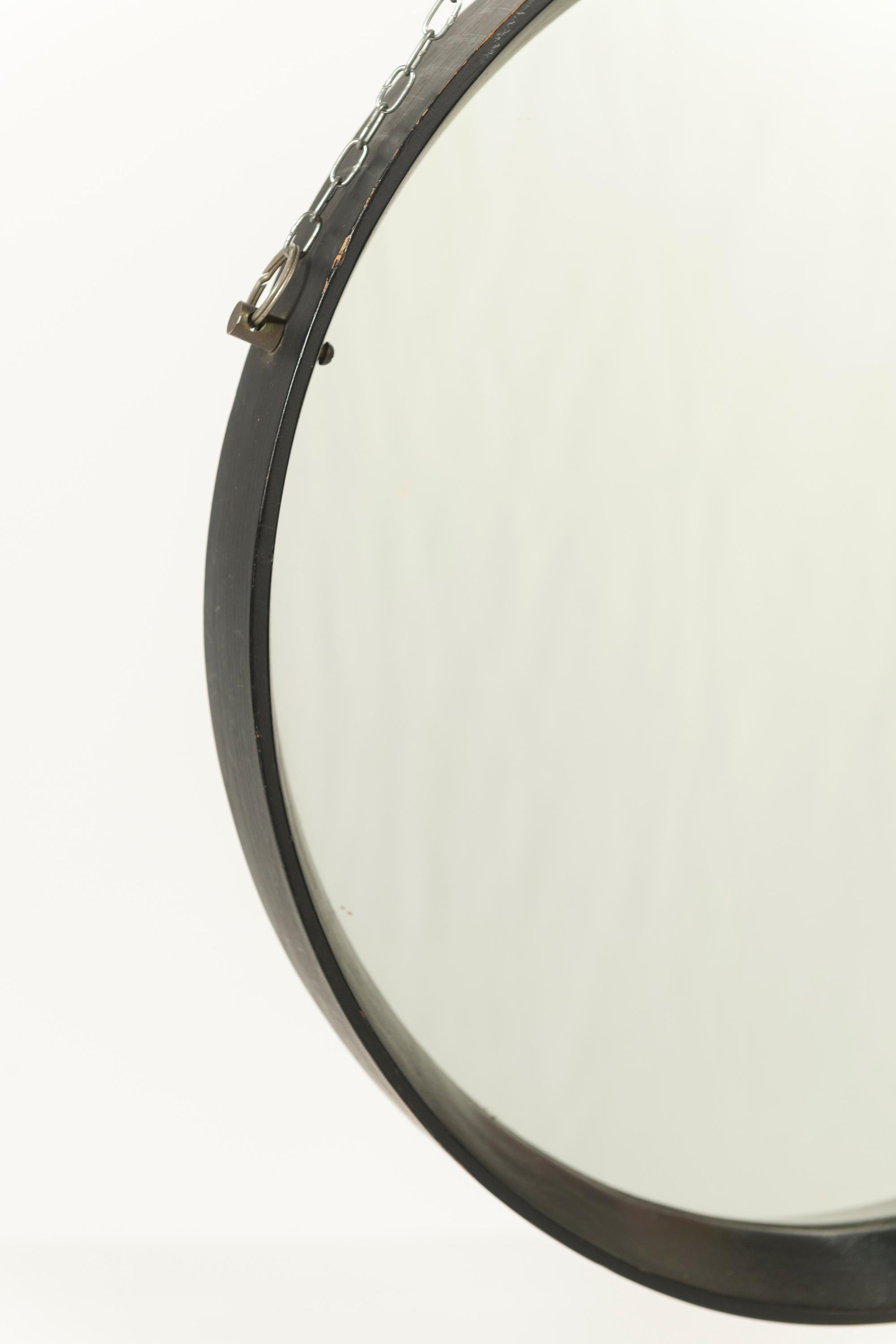 Miroir rond vintage encadré en métal en vente 2