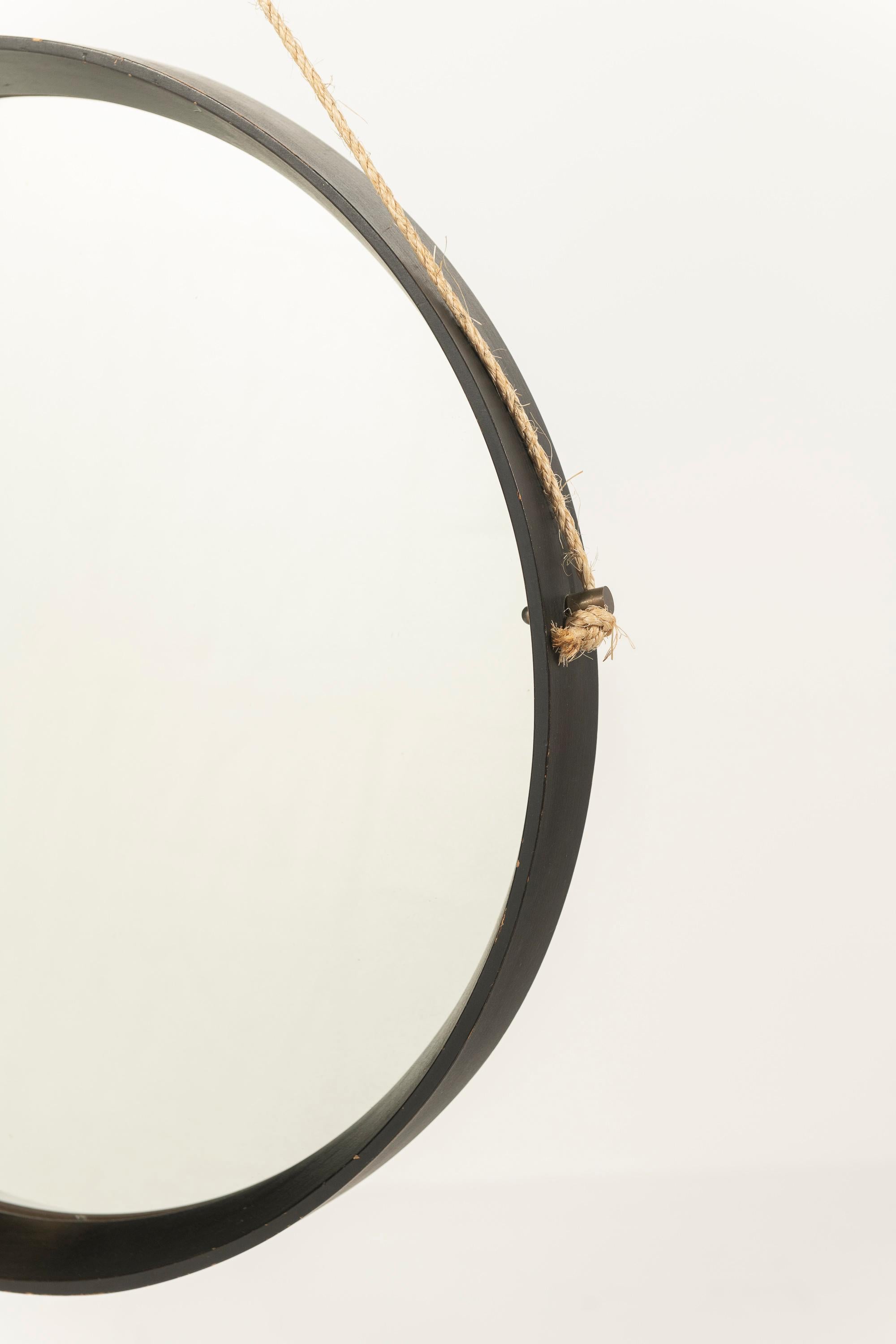 Miroir rond vintage encadré en métal en vente 3