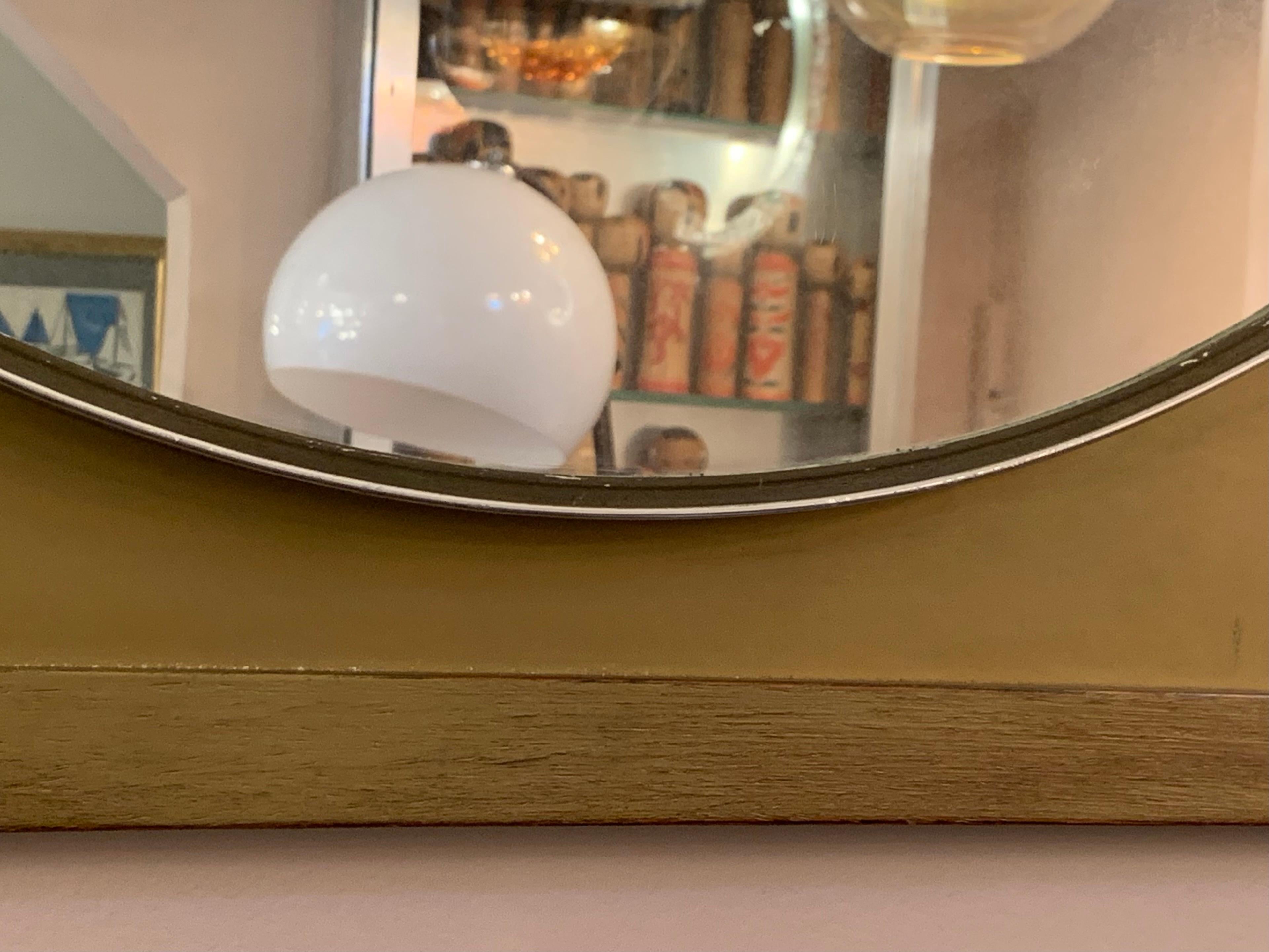 Vintage Round Mirror on a Square Gold Frame 2