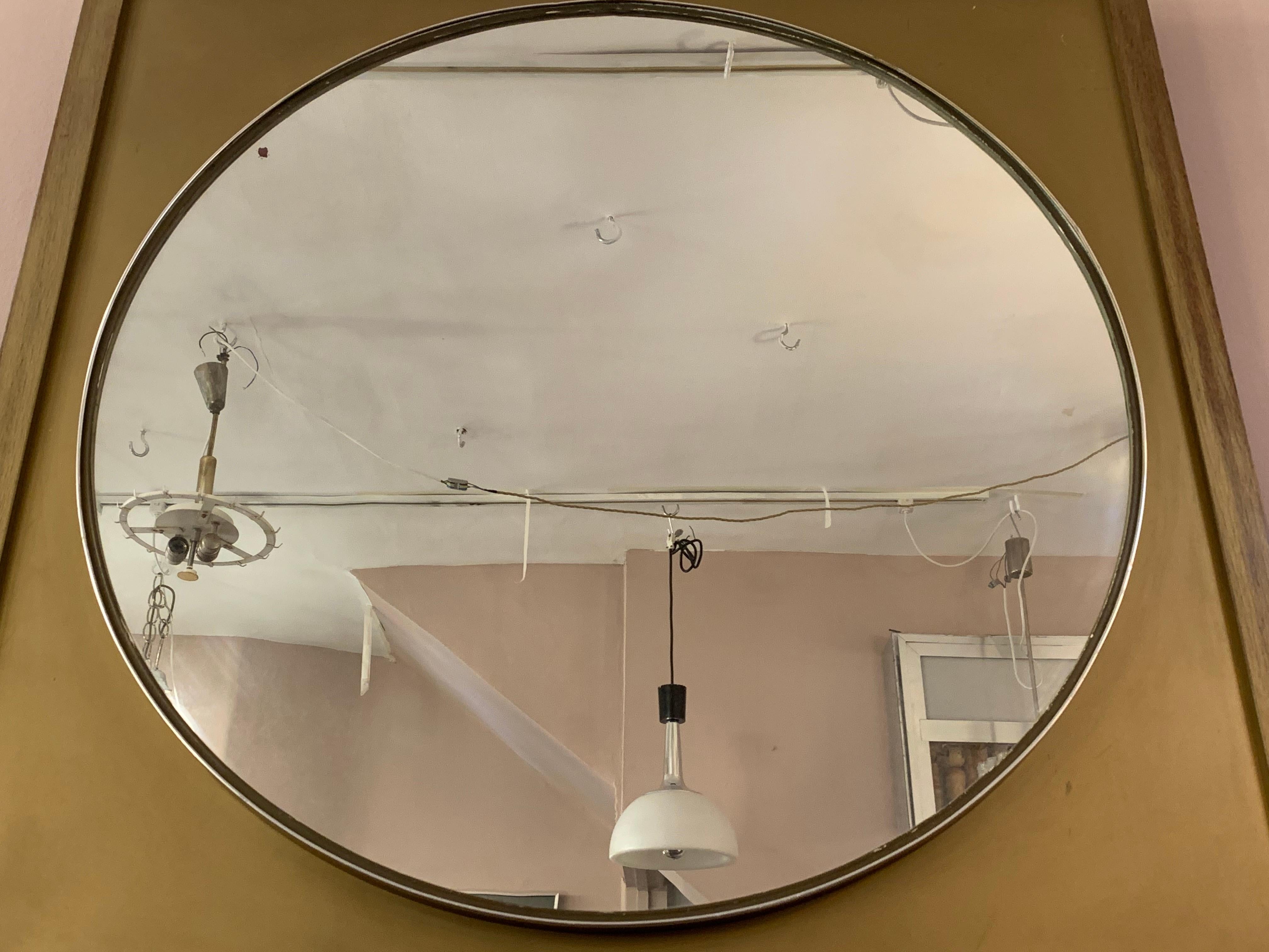 Vintage Round Mirror on a Square Gold Frame In Good Condition In London, GB