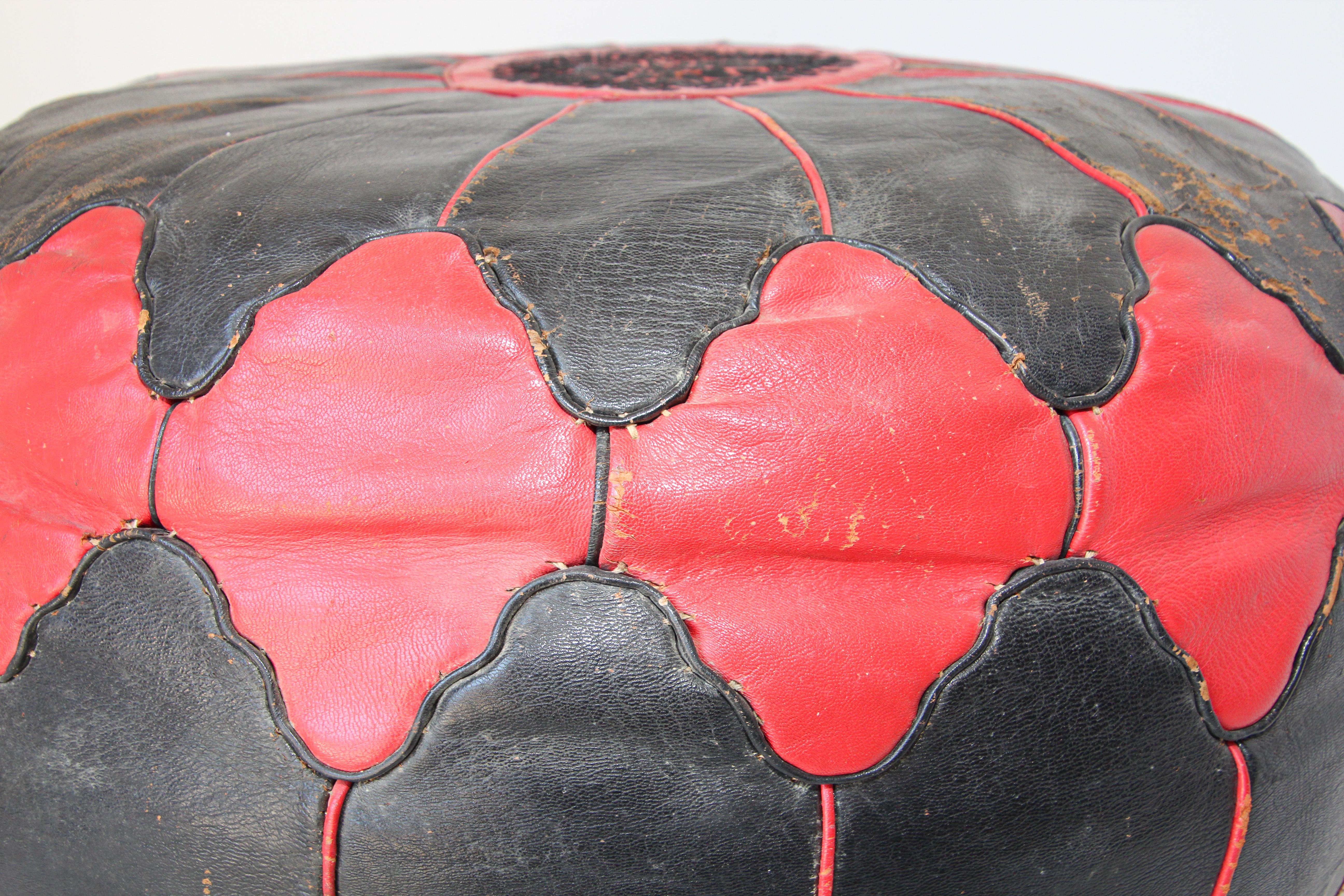 Vintage Moroccan Pouf in Red and Black Leather Hand Tooled in Marrakech For Sale 4