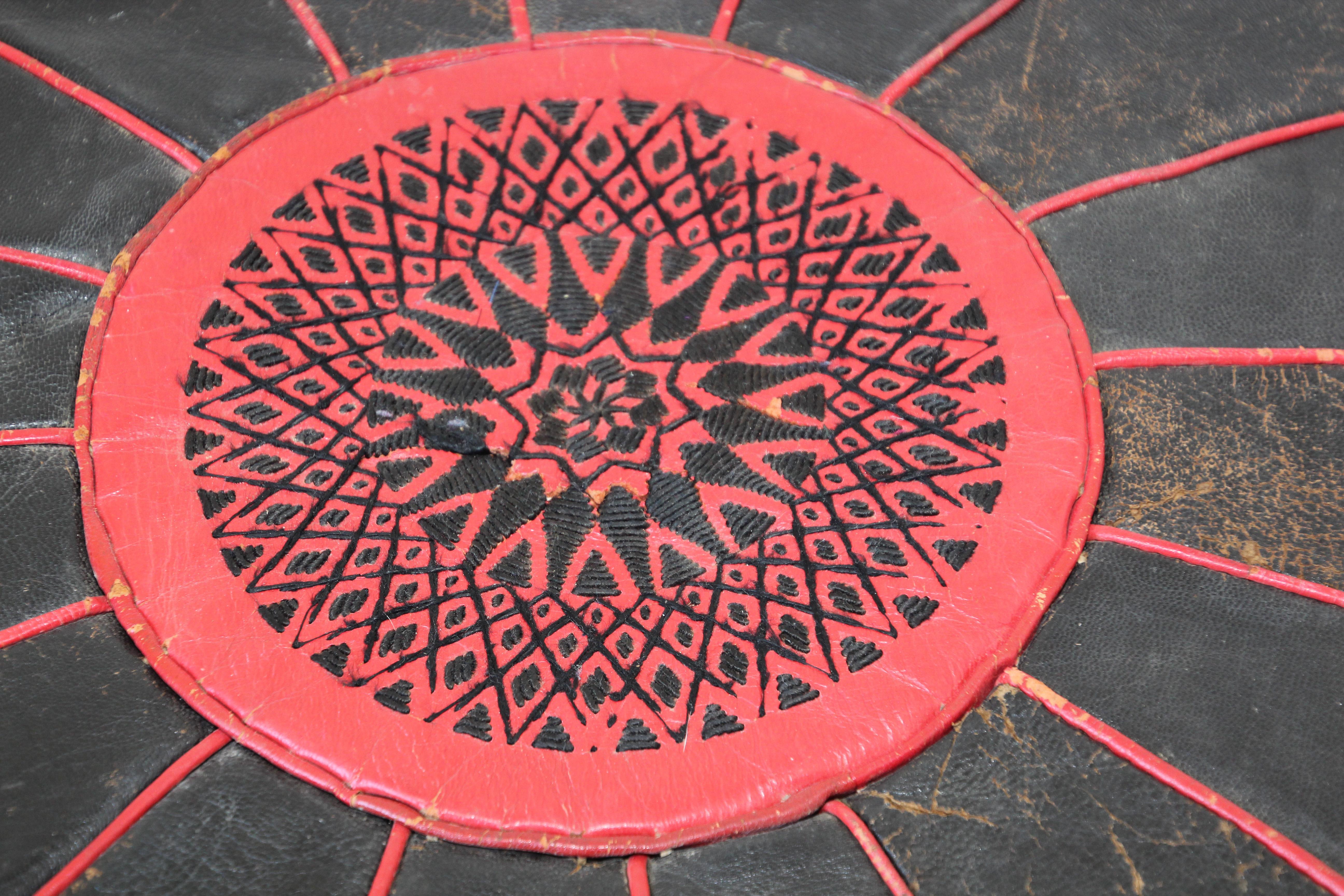 Vintage Moroccan Pouf in Red and Black Leather Hand Tooled in Marrakech For Sale 6