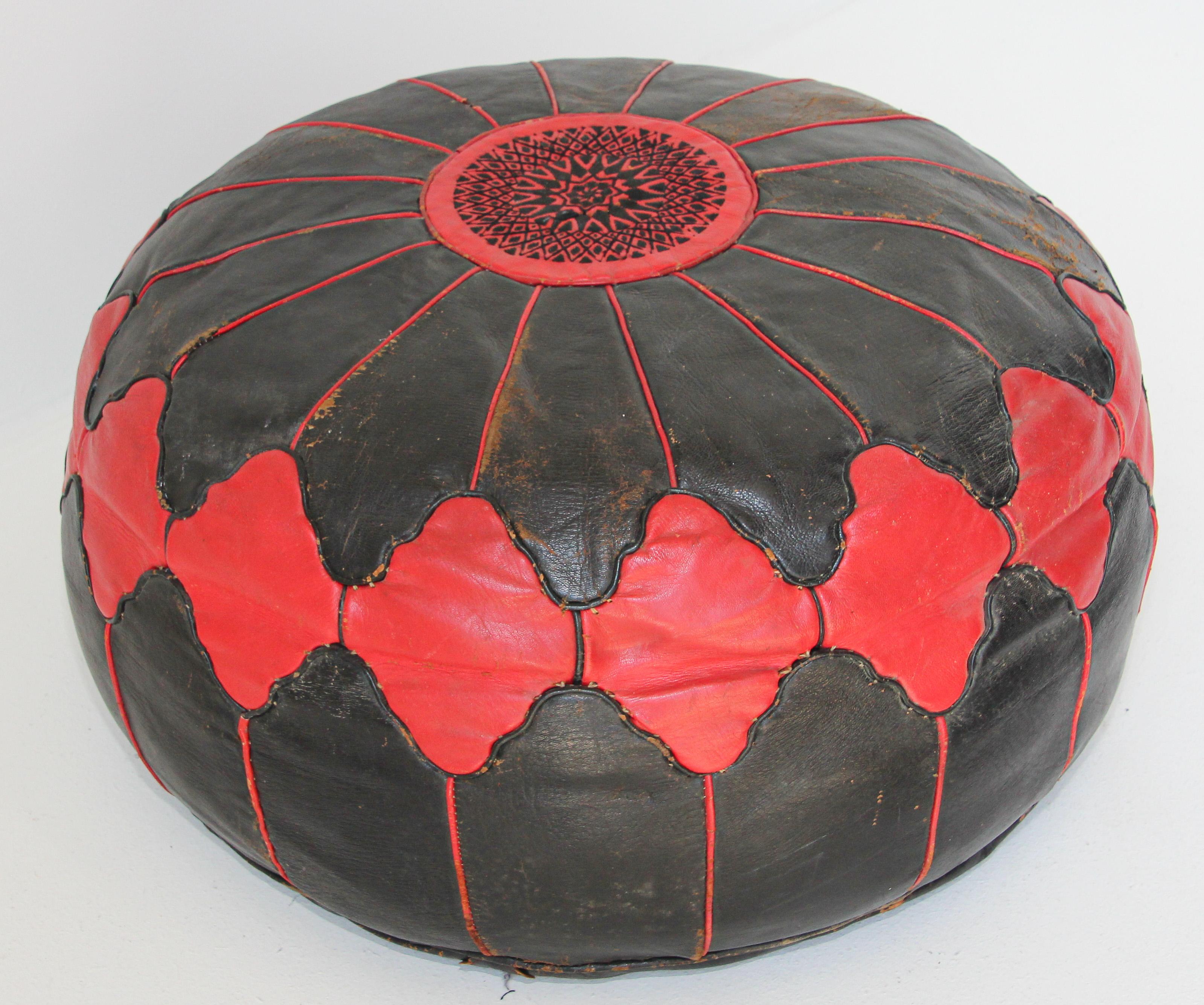 Large vintage round Moroccan leather pouf, handcrafted in red and black leather.
Hand tooled and embroidered on the top with the Moorish star by Moroccan artisans in Marrakech.
Vintage circa 1970s.
Vintage condition, wear and worn see pictures.
2