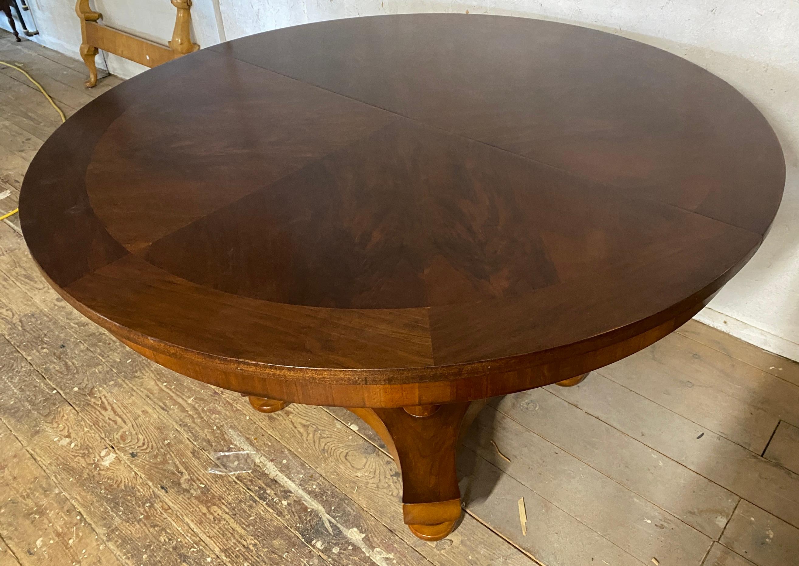 Mahogany Vintage Round Pedestal Dining Table