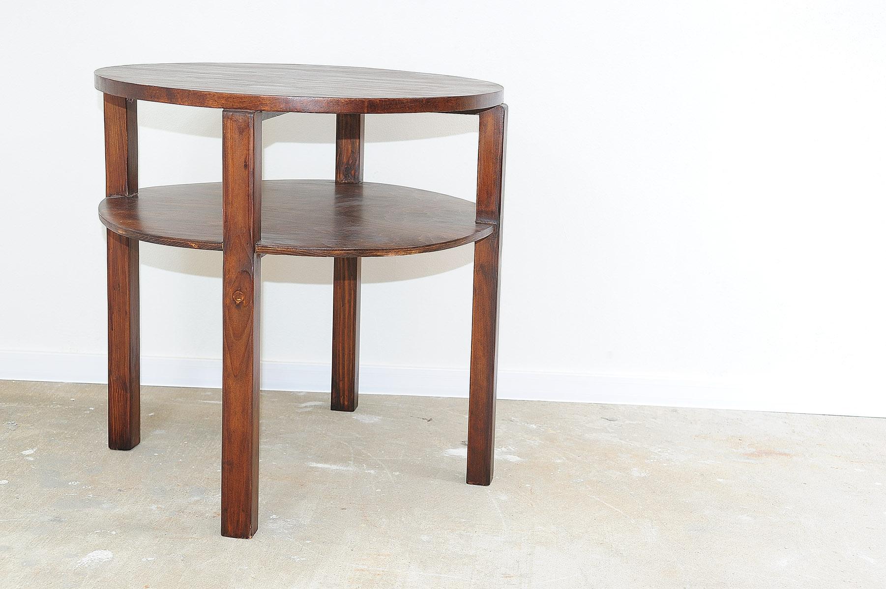 Vintage round pinewood coffee table, Czechoslovakia, 1970´s In Good Condition For Sale In Prague 8, CZ