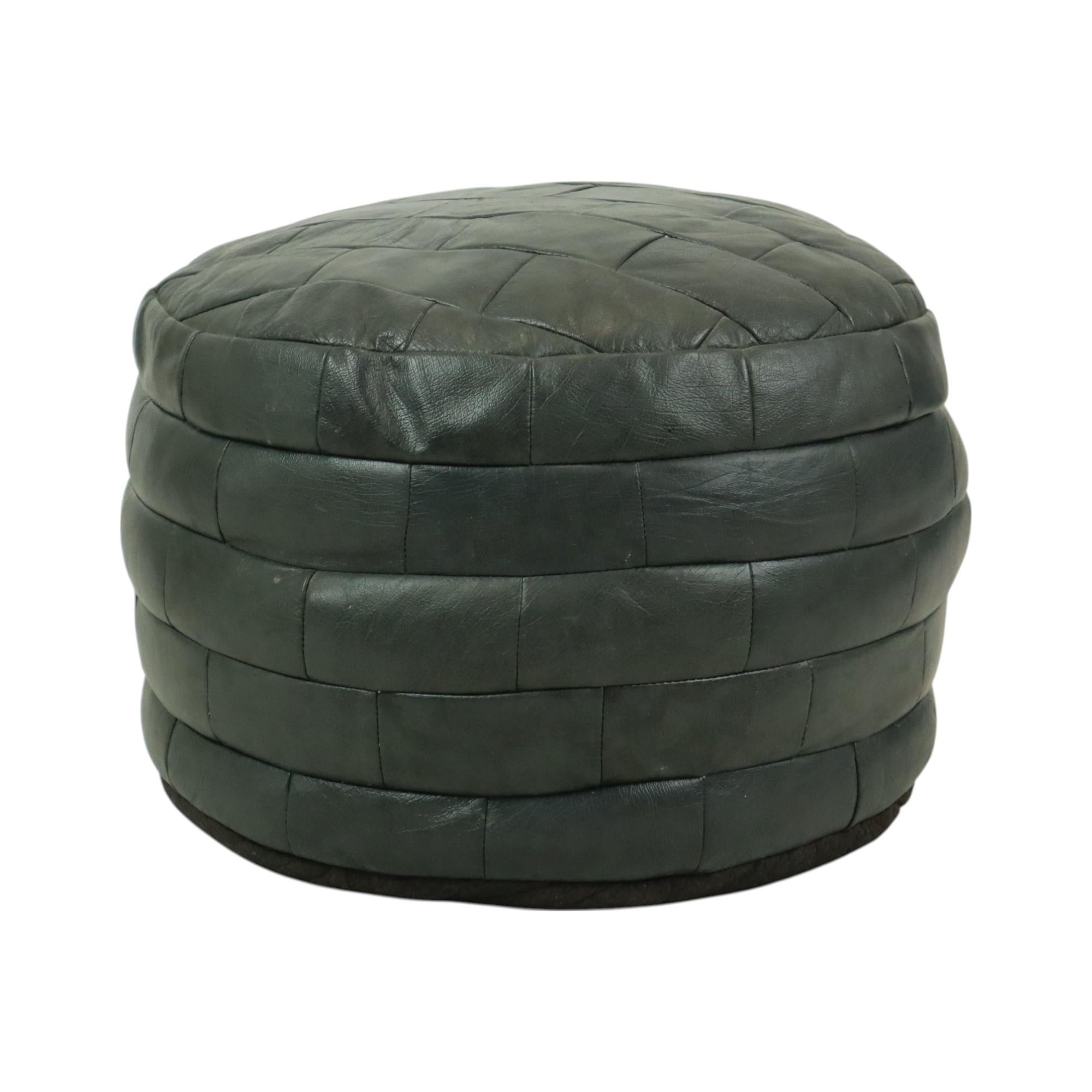 Vintage round ottoman, patchwork or patchwork style, made of high-quality dark-colored imitation leather, filled with small polystyrene beads, second half of the 20th century.

This comfortable ottoman is in very good vintage condition, with signs
