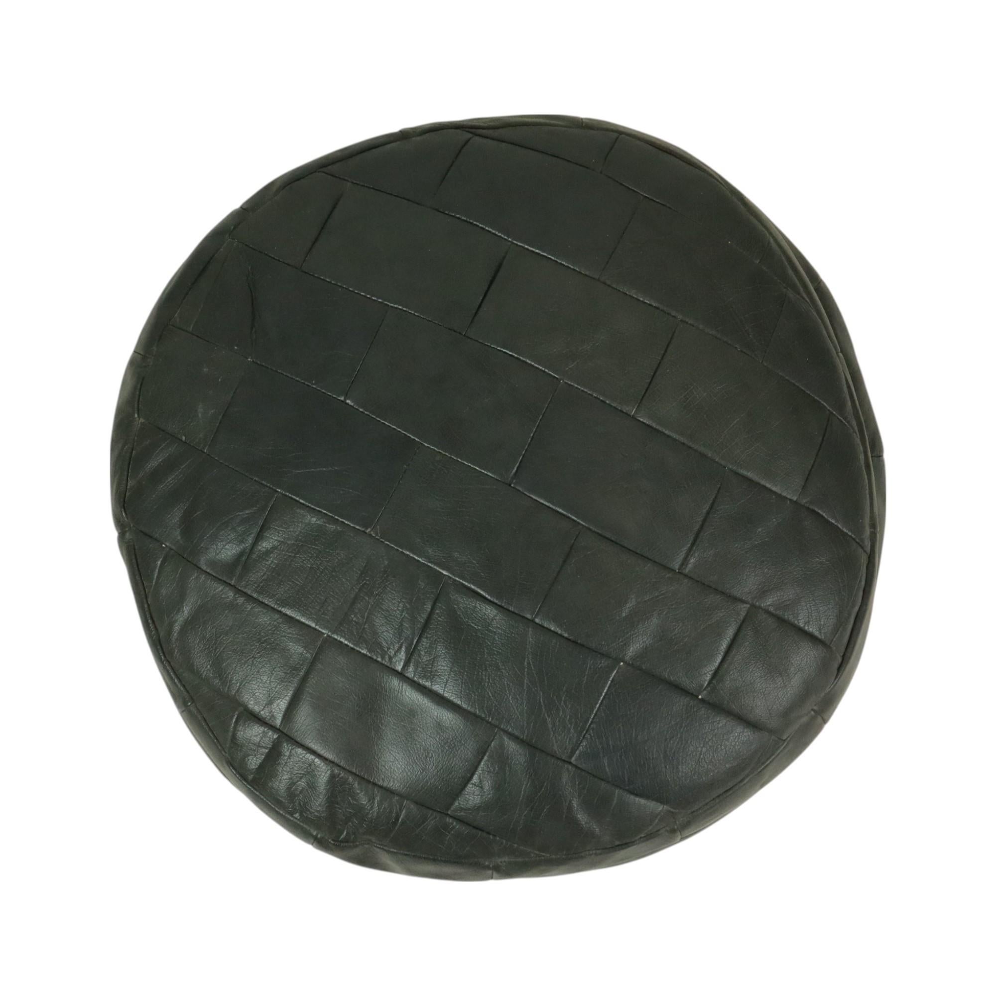 Belgian Vintage Round Pouf Patchwork Patchwork Faux Leather 49cm For Sale