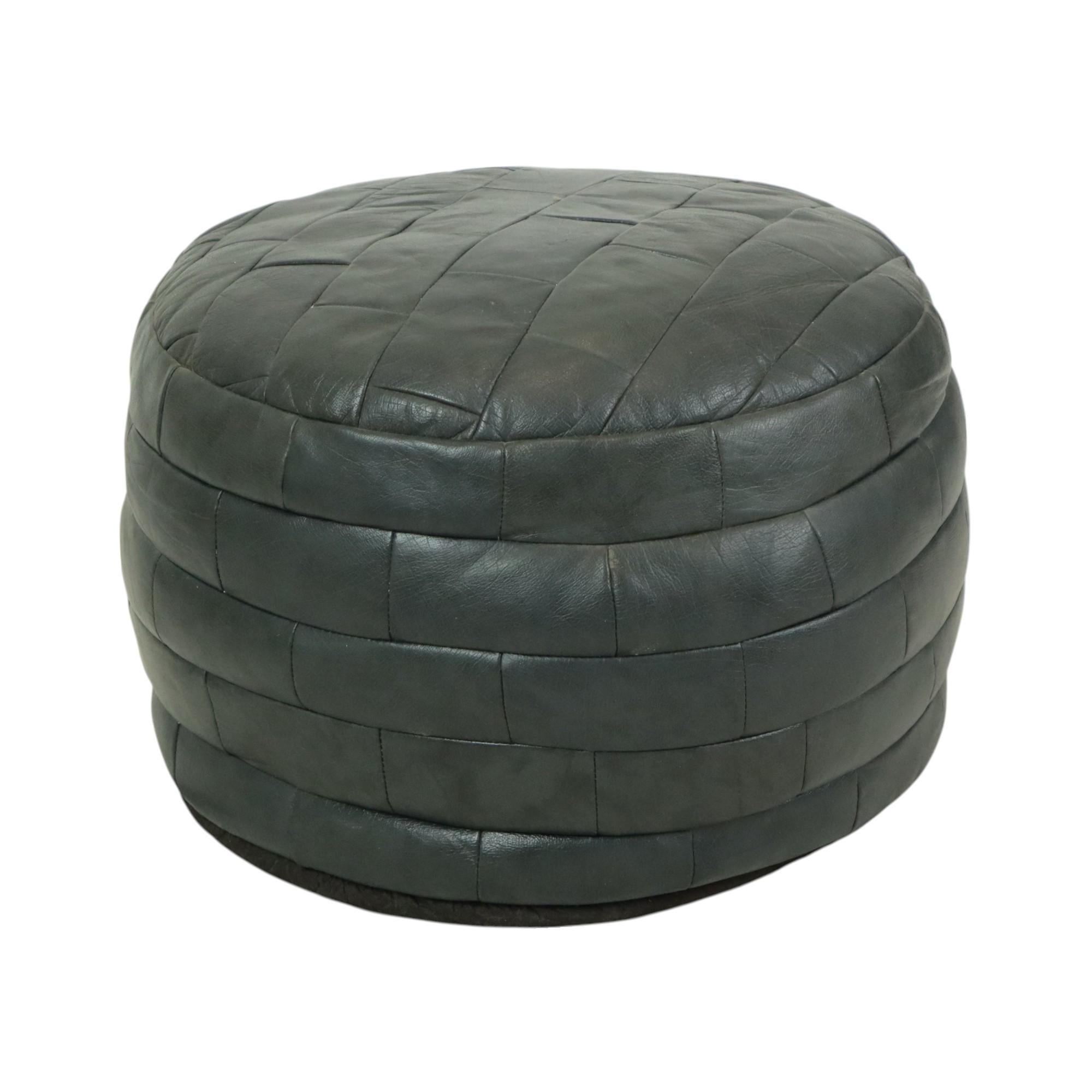 Vintage Round Pouf Patchwork Patchwork Faux Leather 49cm For Sale 1