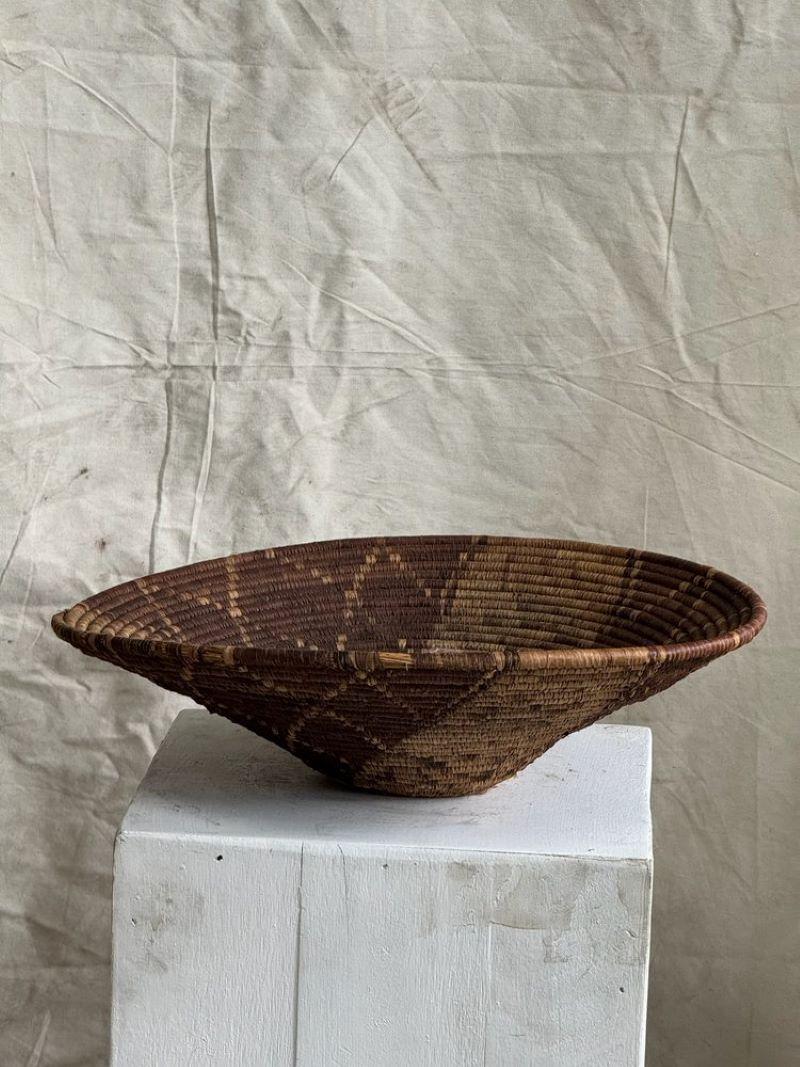 Vintage Round  Rattan Coiled Boho Woven Basket In Good Condition For Sale In West Hollywood, CA