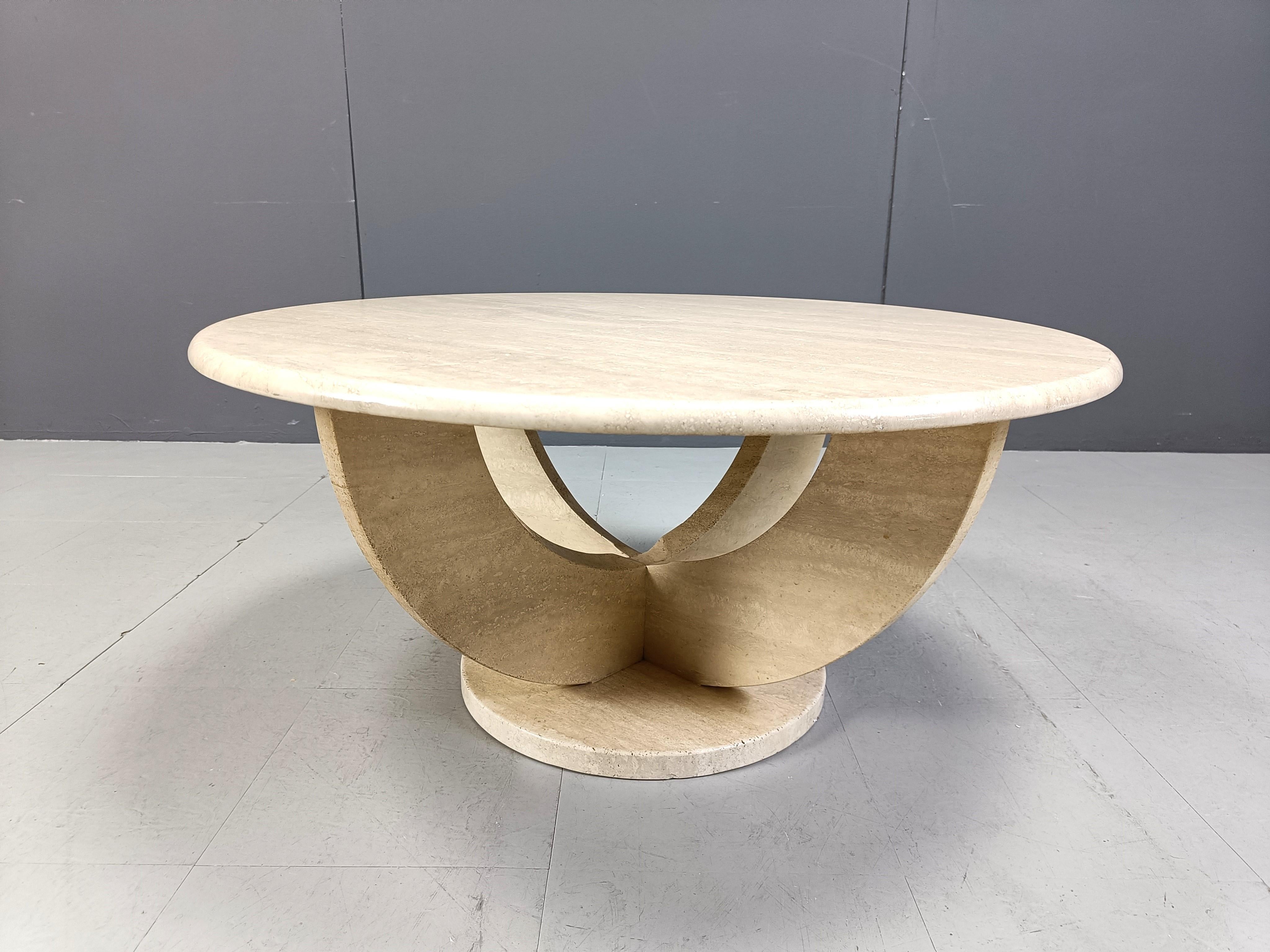 Mid-Century Modern Vintage round ravertine coffee table, 1970s