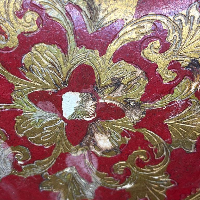 Vintage Runde rot vergoldet Florentia Holz Tablett in Gold und Rot - Italien (Belle Époque) im Angebot