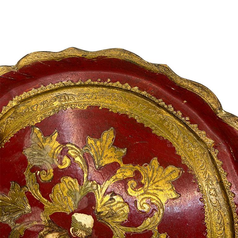 Vintage Runde rot vergoldet Florentia Holz Tablett in Gold und Rot - Italien (20. Jahrhundert) im Angebot