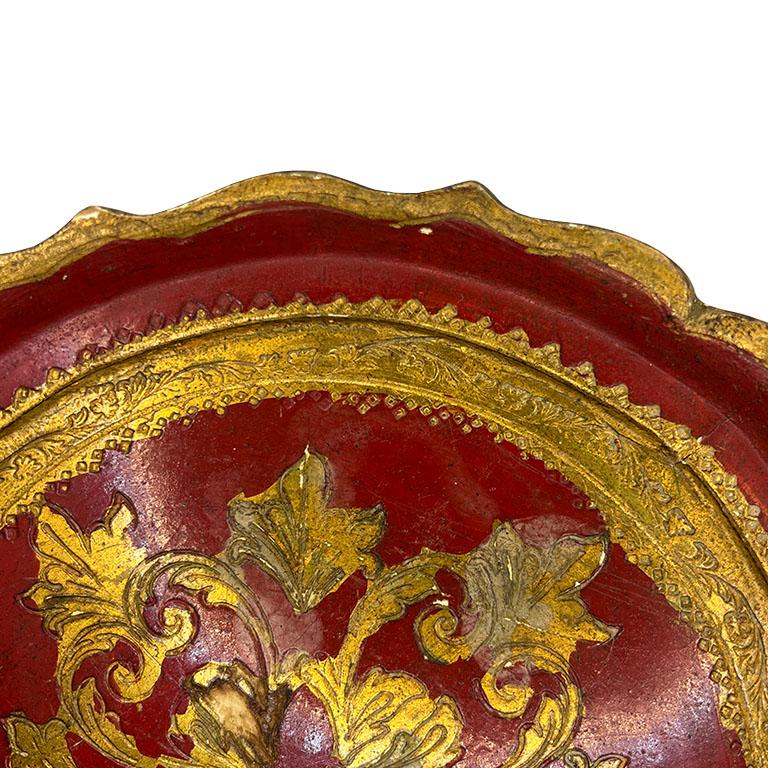 Vintage Runde rot vergoldet Florentia Holz Tablett in Gold und Rot - Italien im Angebot 1