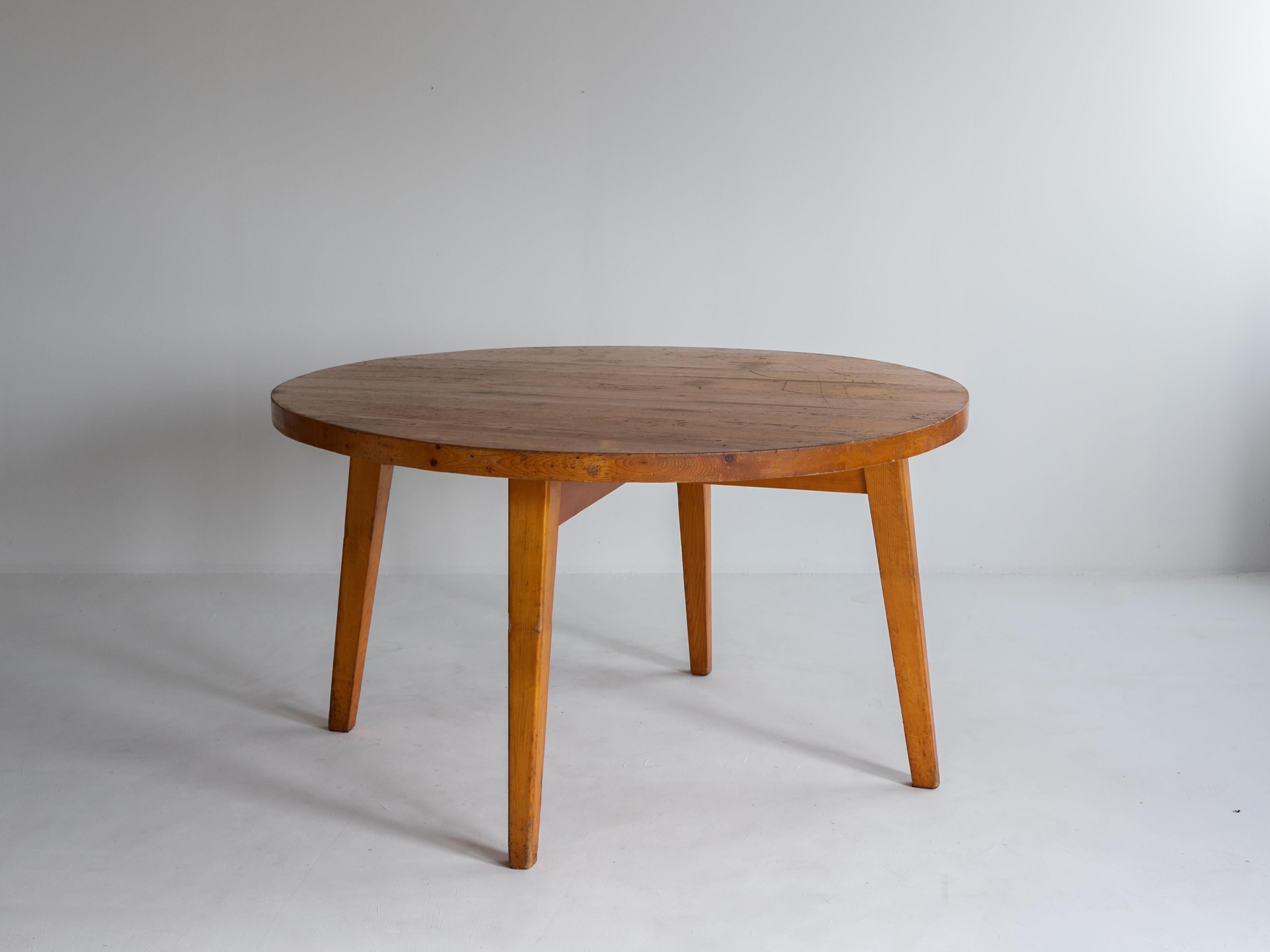 Vintage round table by Christian Durupt and Charlotte Perriand, 1968

Rare large round table designed by Christian Durupt and Charlotte Perriand for the ski resort Méribel in the 1960s.
Rare large round table.
Original and in good