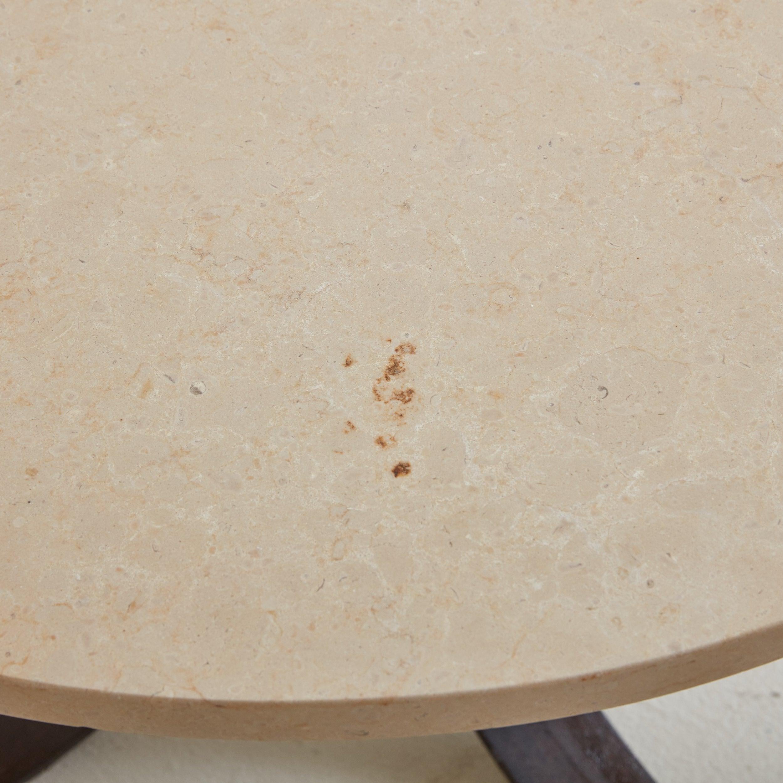 Table basse ronde vintage en travertin avec base en fer, France 20ème siècle en vente 4