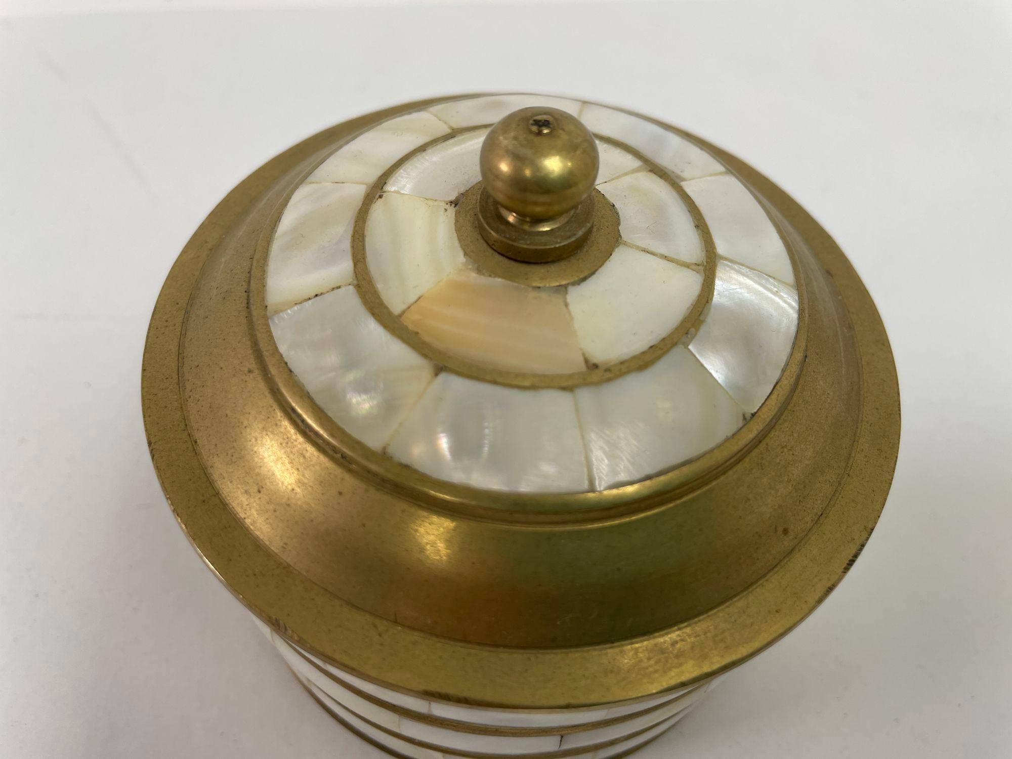 Vintage Round Trinket Lidded Brass Box with Mother of Pearl In Good Condition For Sale In North Hollywood, CA