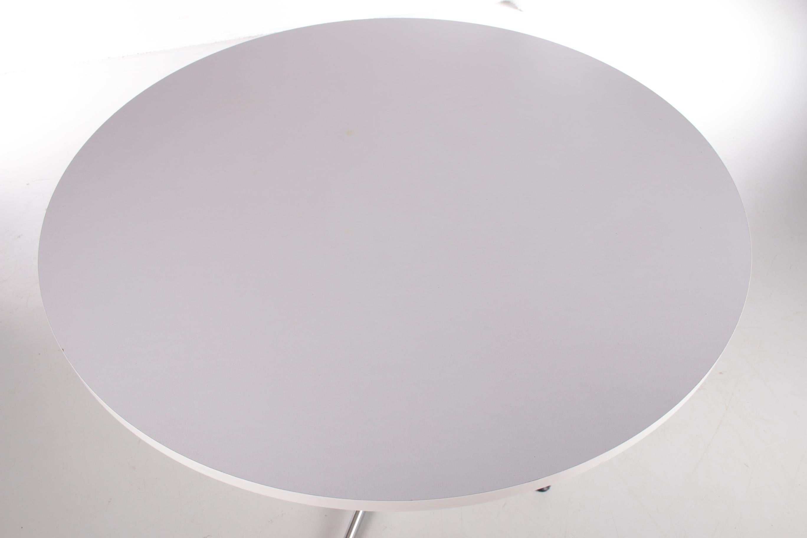 Beautiful round white dining table with chrome base, very similar to the Fritz Hansen model.

Vintage round dining table for 4 persons 1970s.

Round table top with white smooth melamine finish, chrome leg with star base.

Table is not