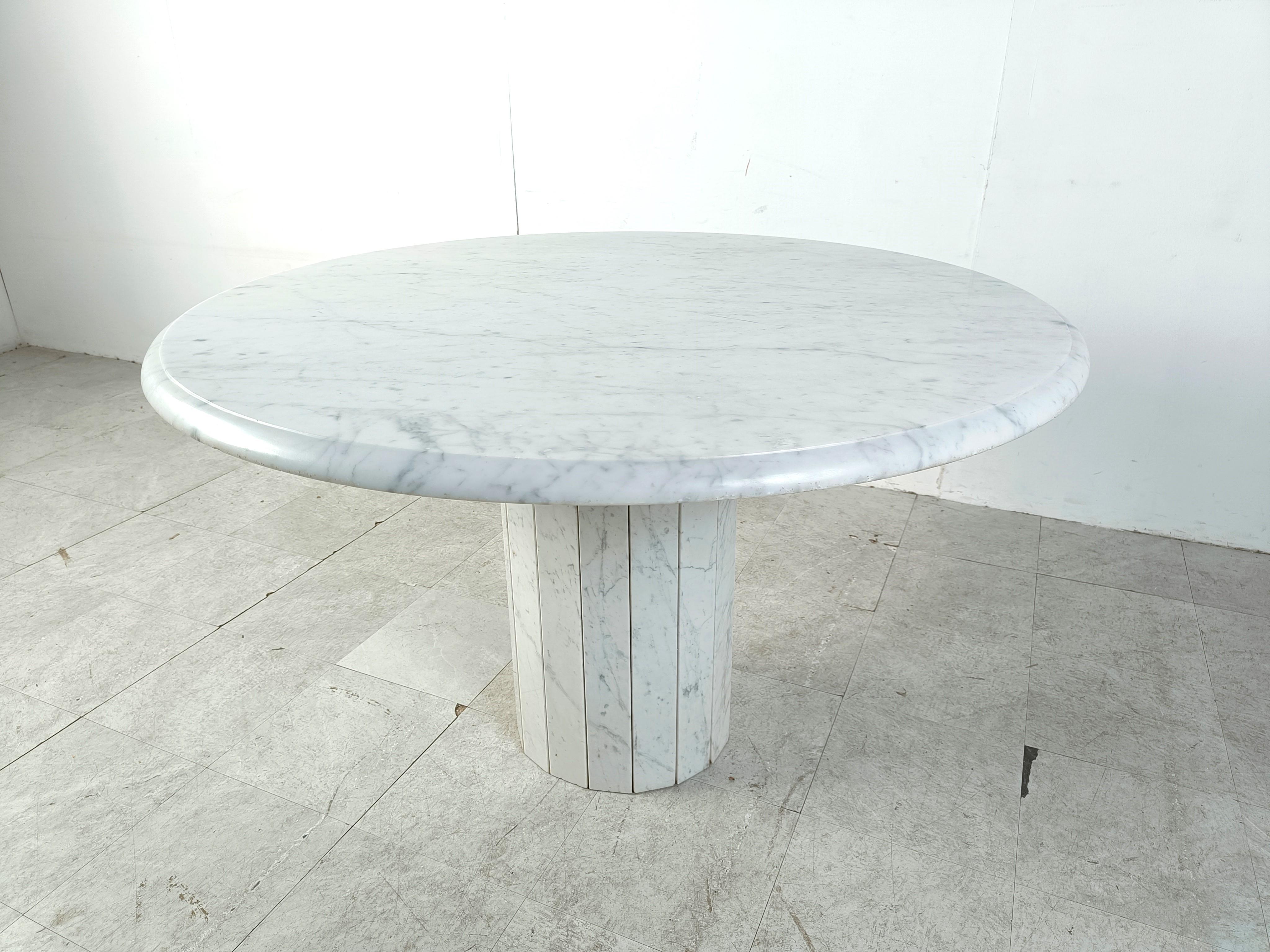Beautiful dining or center table made from white marble with a round top.

Beautiful vained marble.

Can be combined with many interior styles.

Good overall condition.

1970s - Italy

Height: 75cm
Diameter: 120cm

Ref: 32444