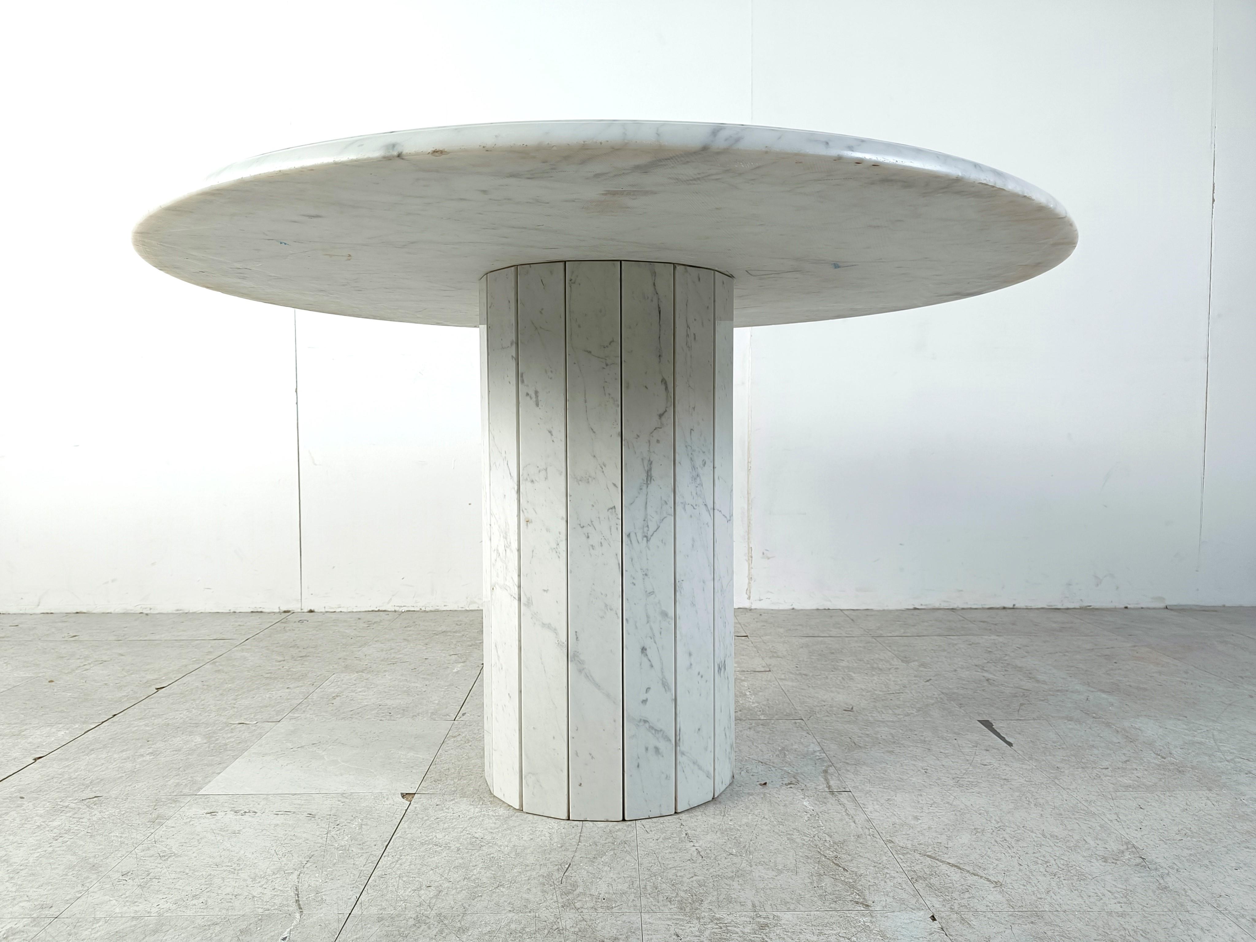 Late 20th Century Vintage round White marble dining table 1970s