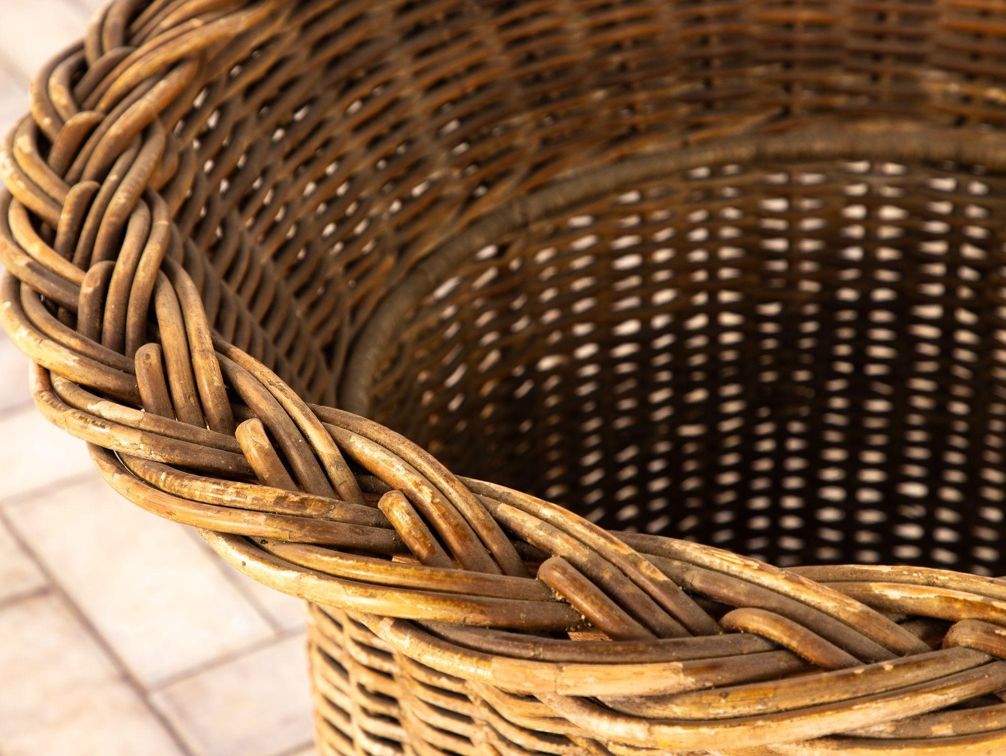 Vintage Round Wicker and Glass Side Table, France 1960s For Sale 5