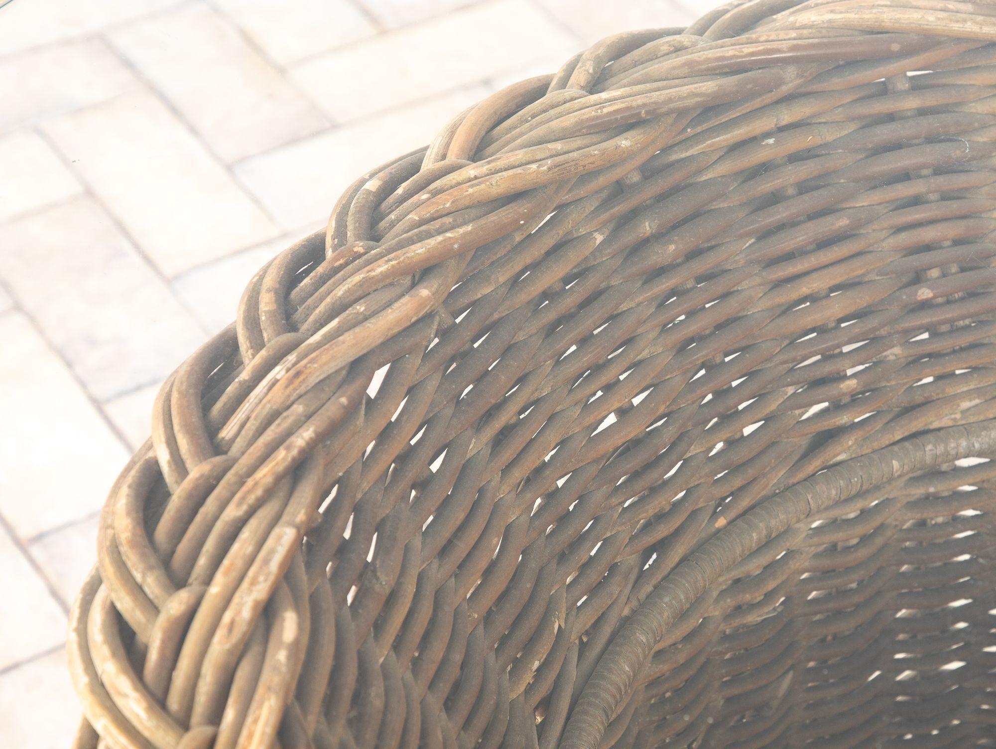 Vintage Round Wicker and Glass Side Table, France 1960s In Good Condition For Sale In South Salem, NY