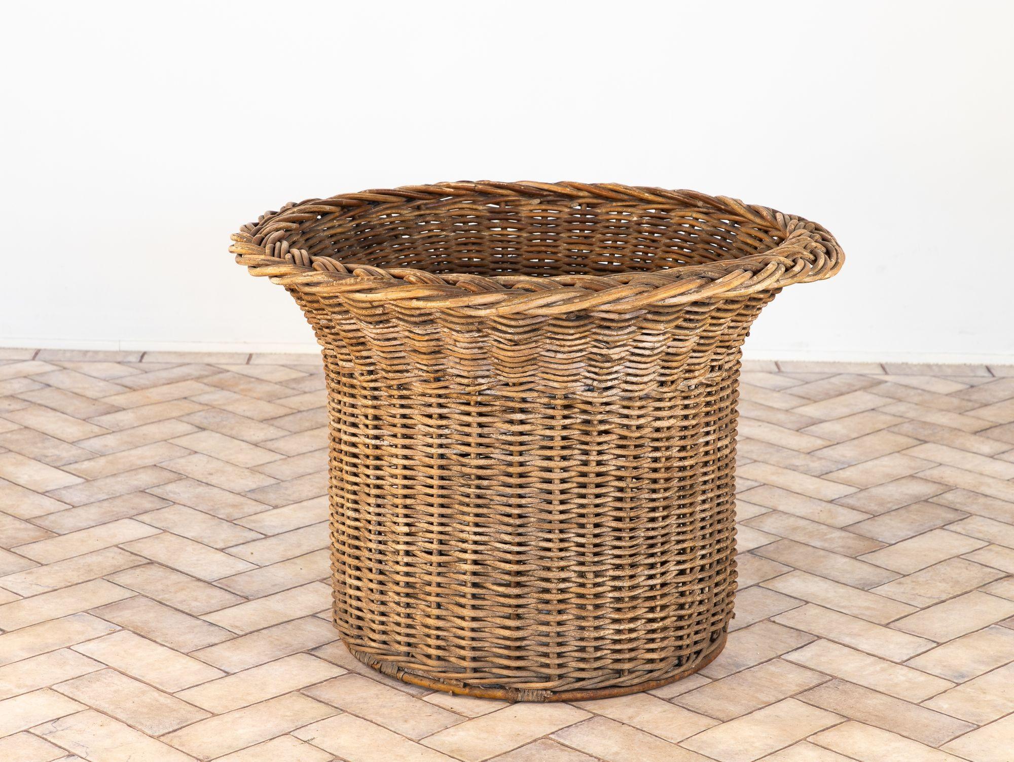 Vintage Round Wicker and Glass Side Table, France 1960s For Sale 4
