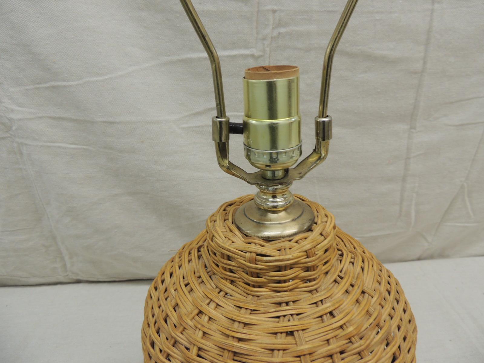 Asian Vintage Round Wicker Table Lamp