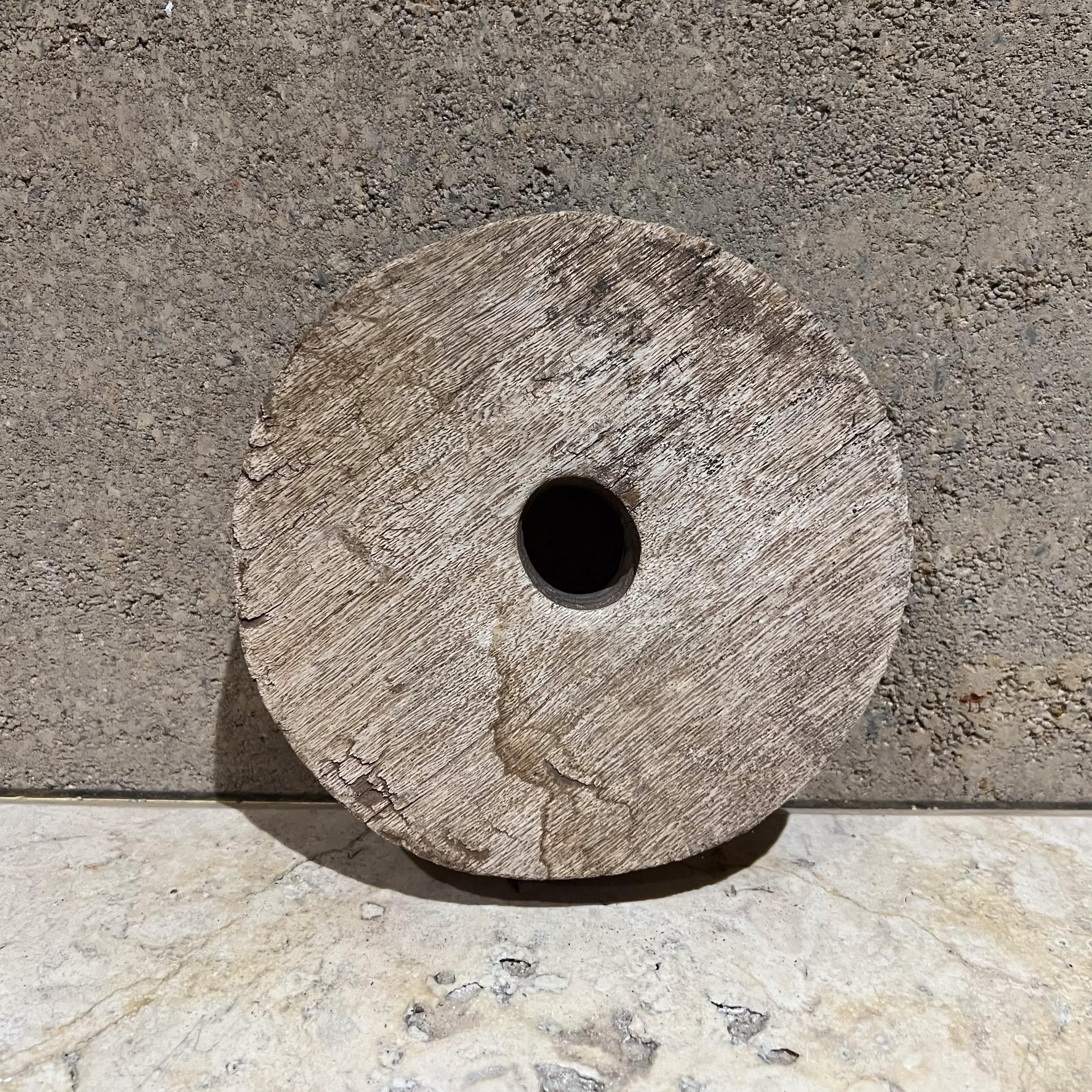 Polea de disco circular de madera de mezquite vintage francesa Rústico en venta
