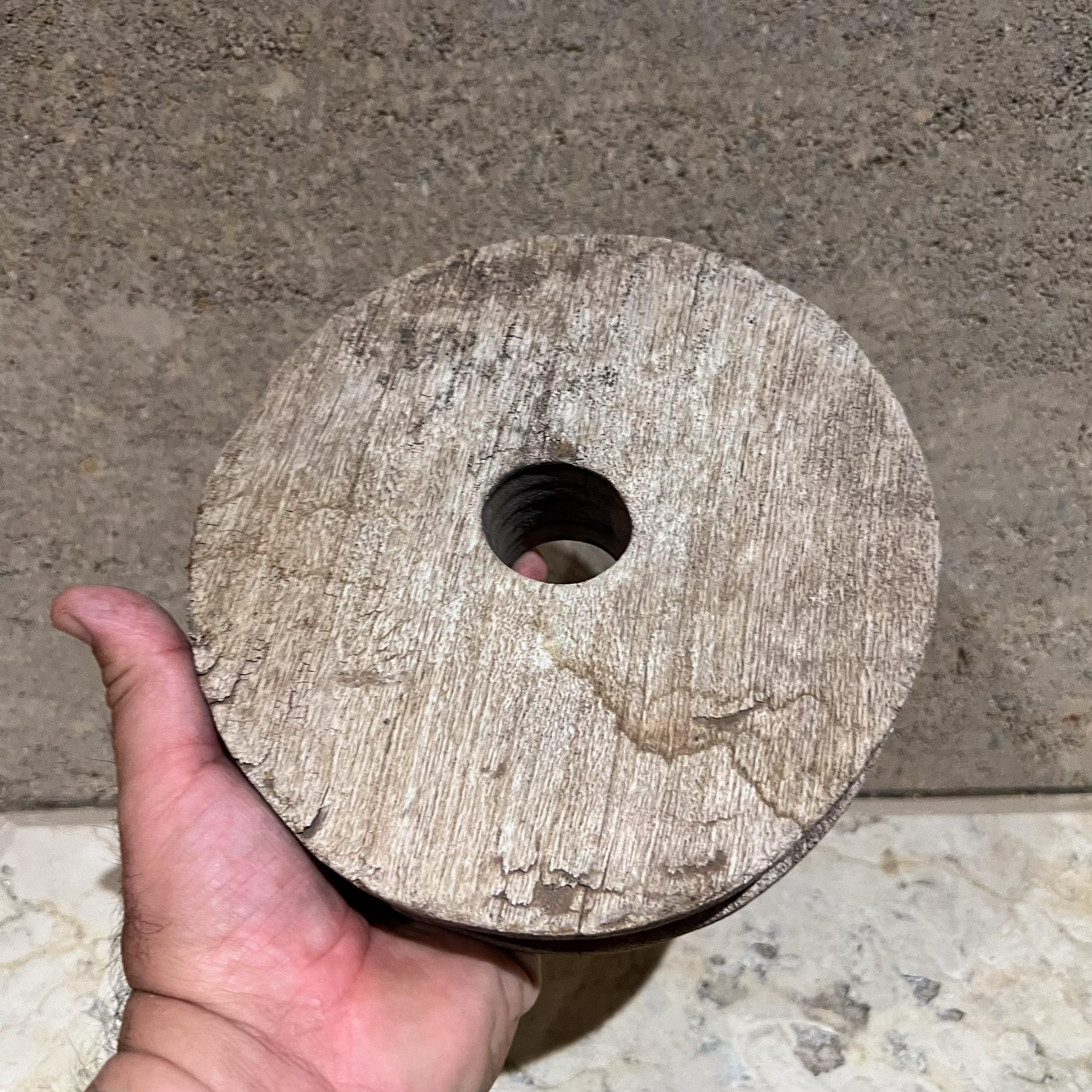 Polea de disco circular de madera de mezquite vintage francesa en venta 1