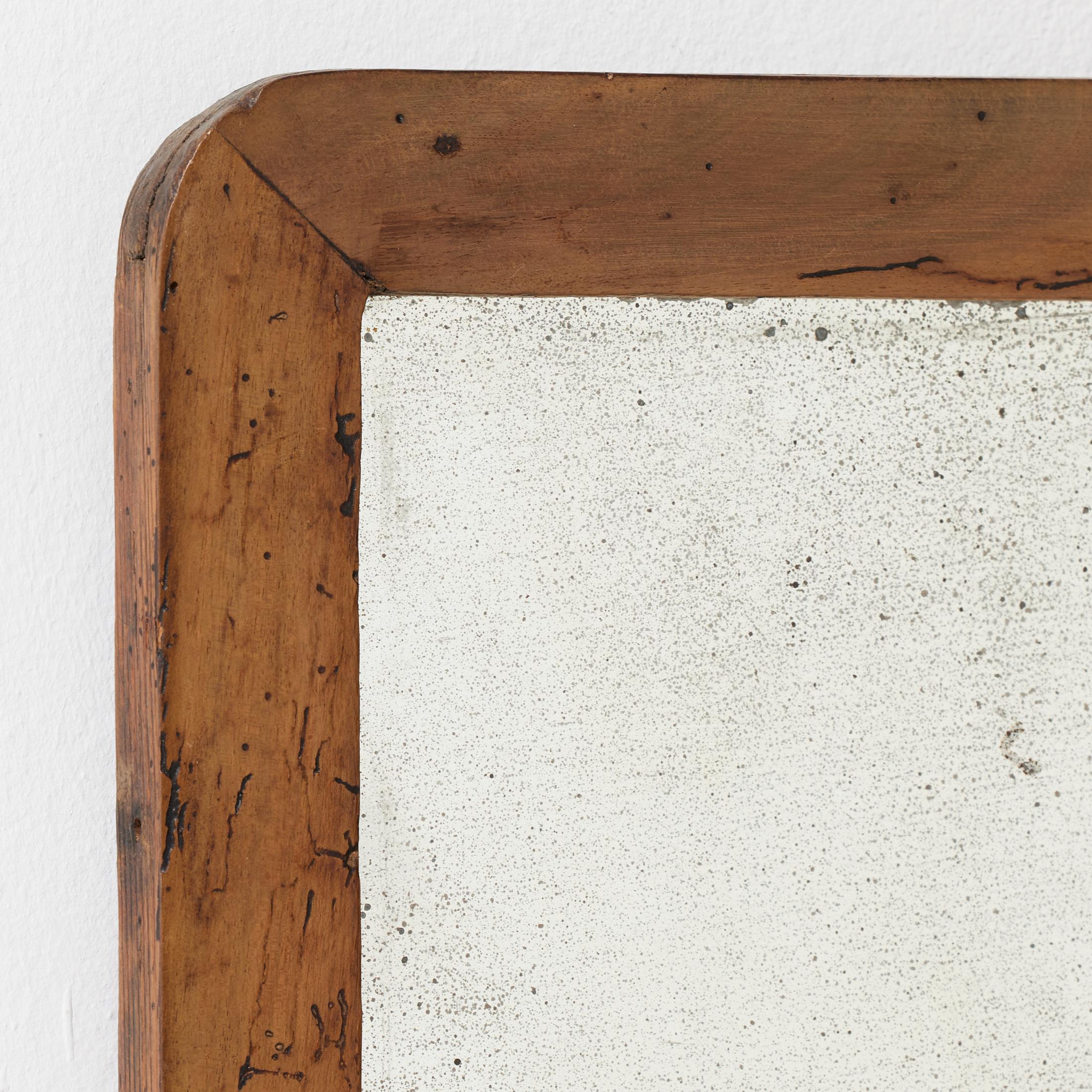 Specchio vintage in legno arrotondato con patina originale, Spagna circa 1950 In condizioni discrete in vendita a Barcelona, ES