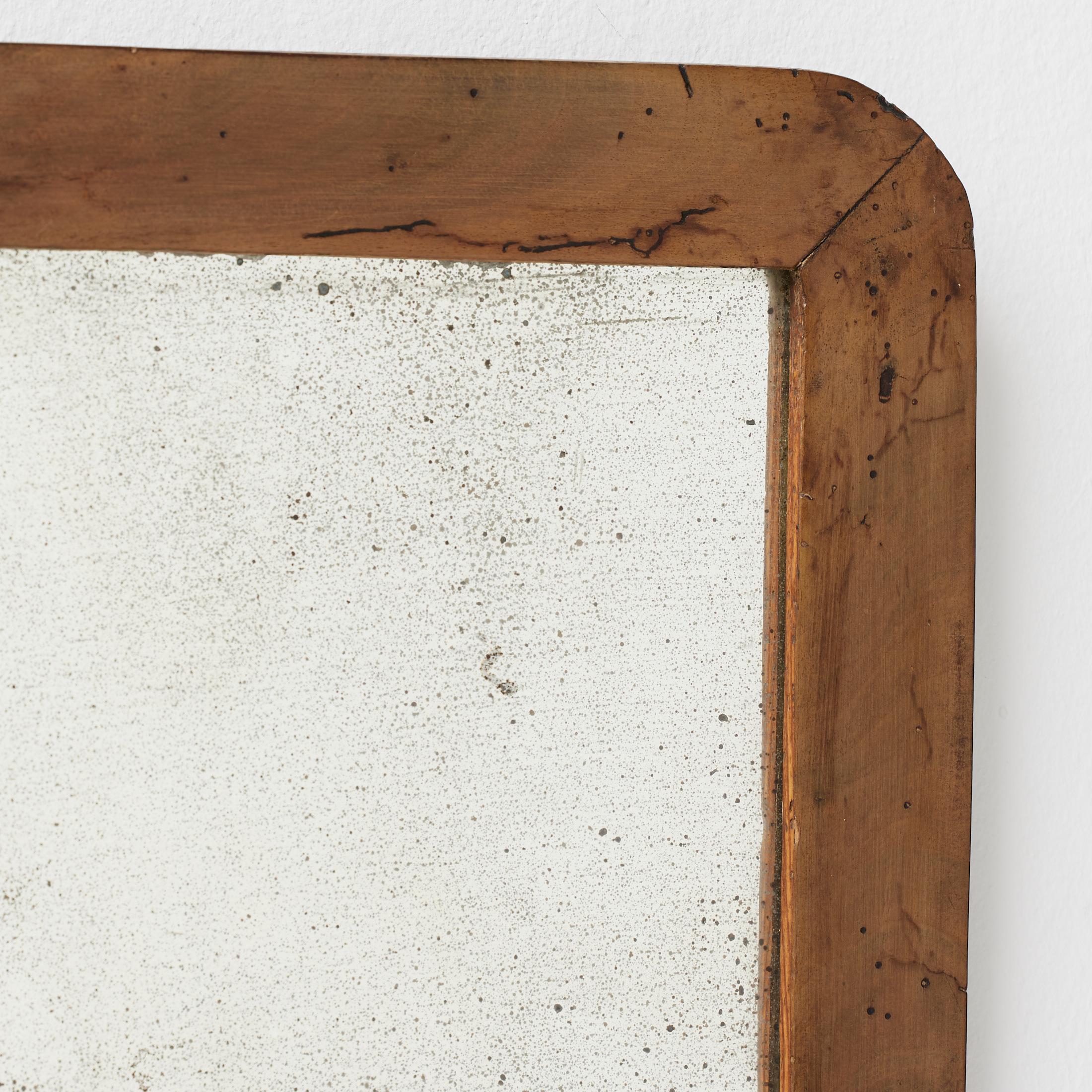 Legno Specchio vintage in legno arrotondato con patina originale, Spagna circa 1950 in vendita