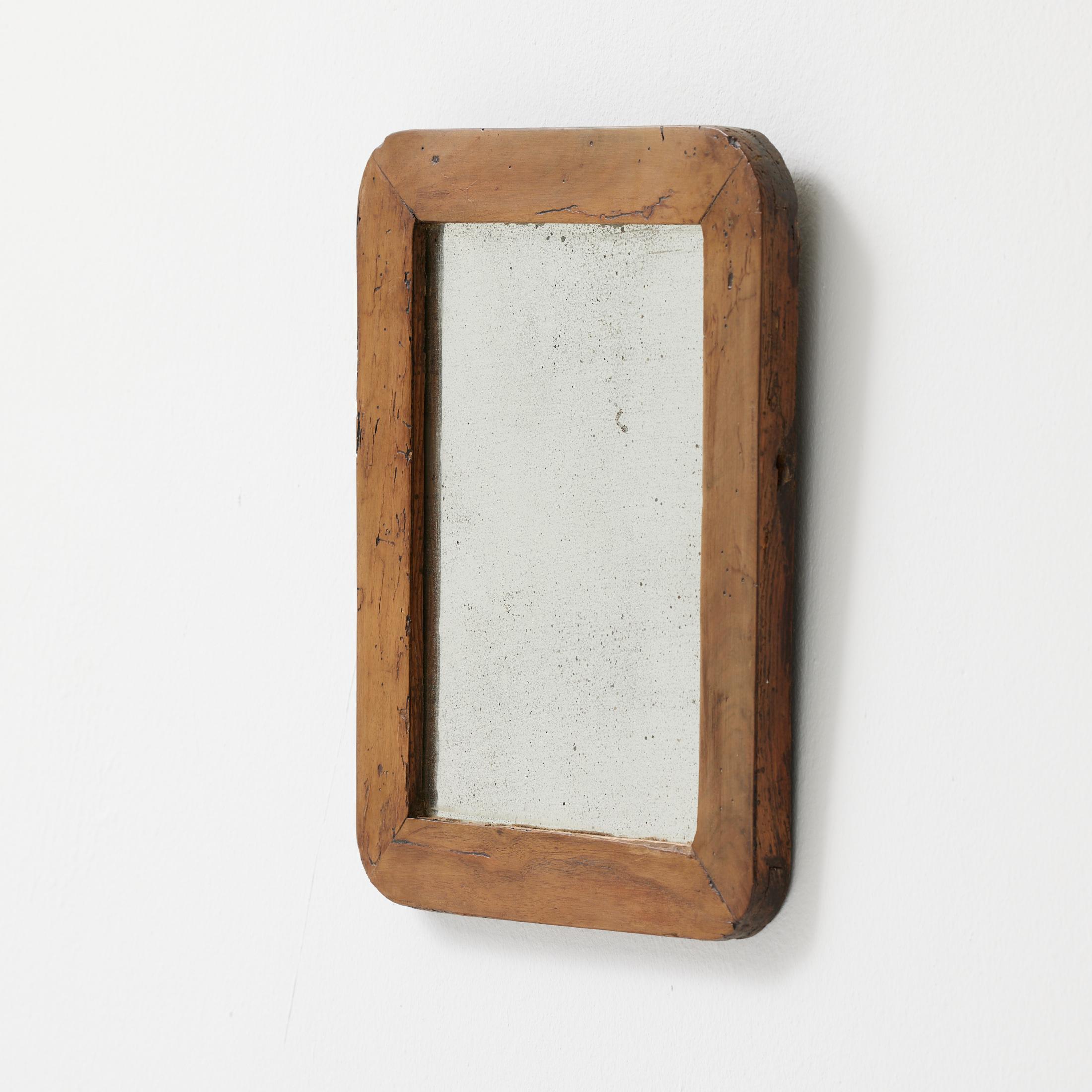 Specchio vintage in legno arrotondato con patina originale, Spagna circa 1950 in vendita 1