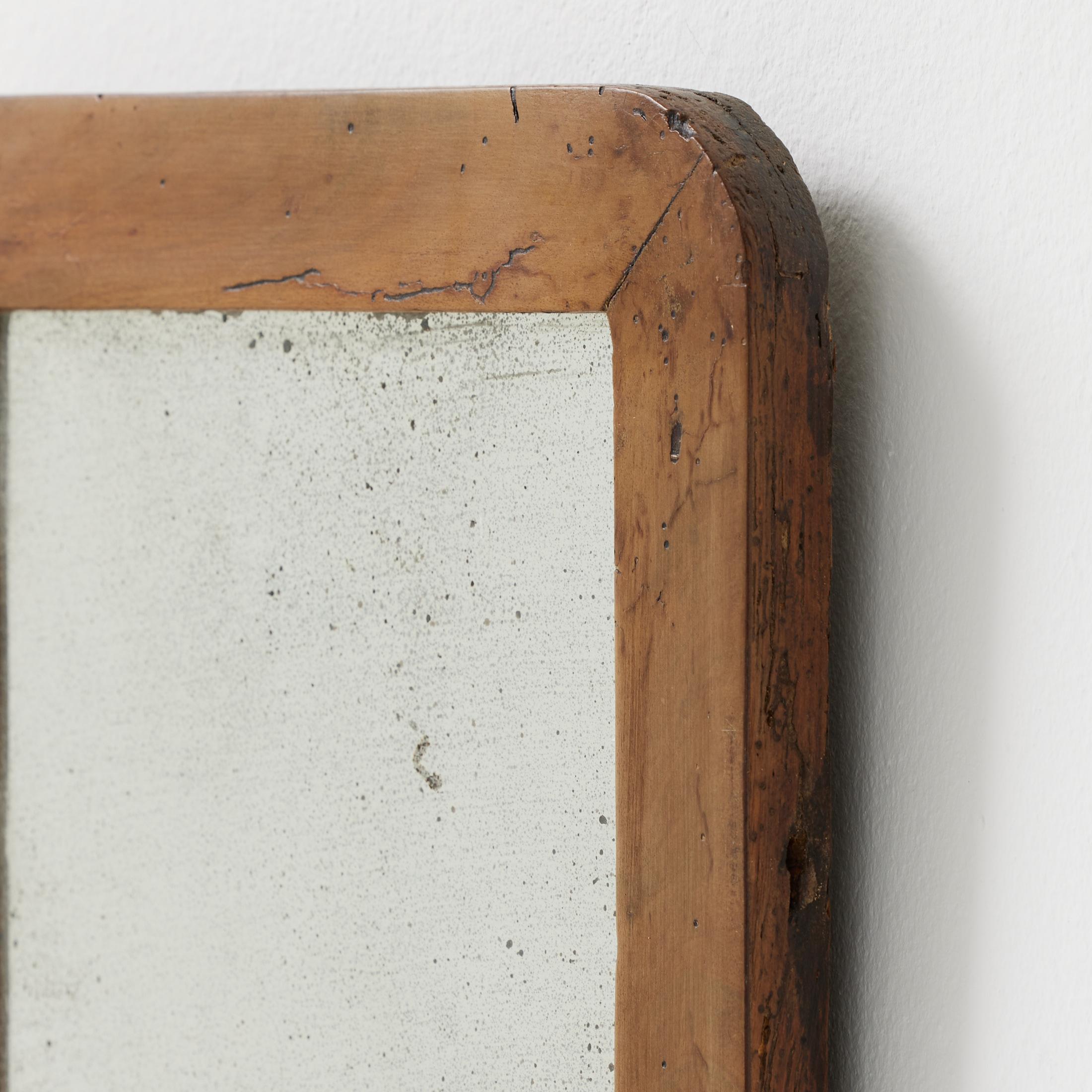 Specchio vintage in legno arrotondato con patina originale, Spagna circa 1950 in vendita 2