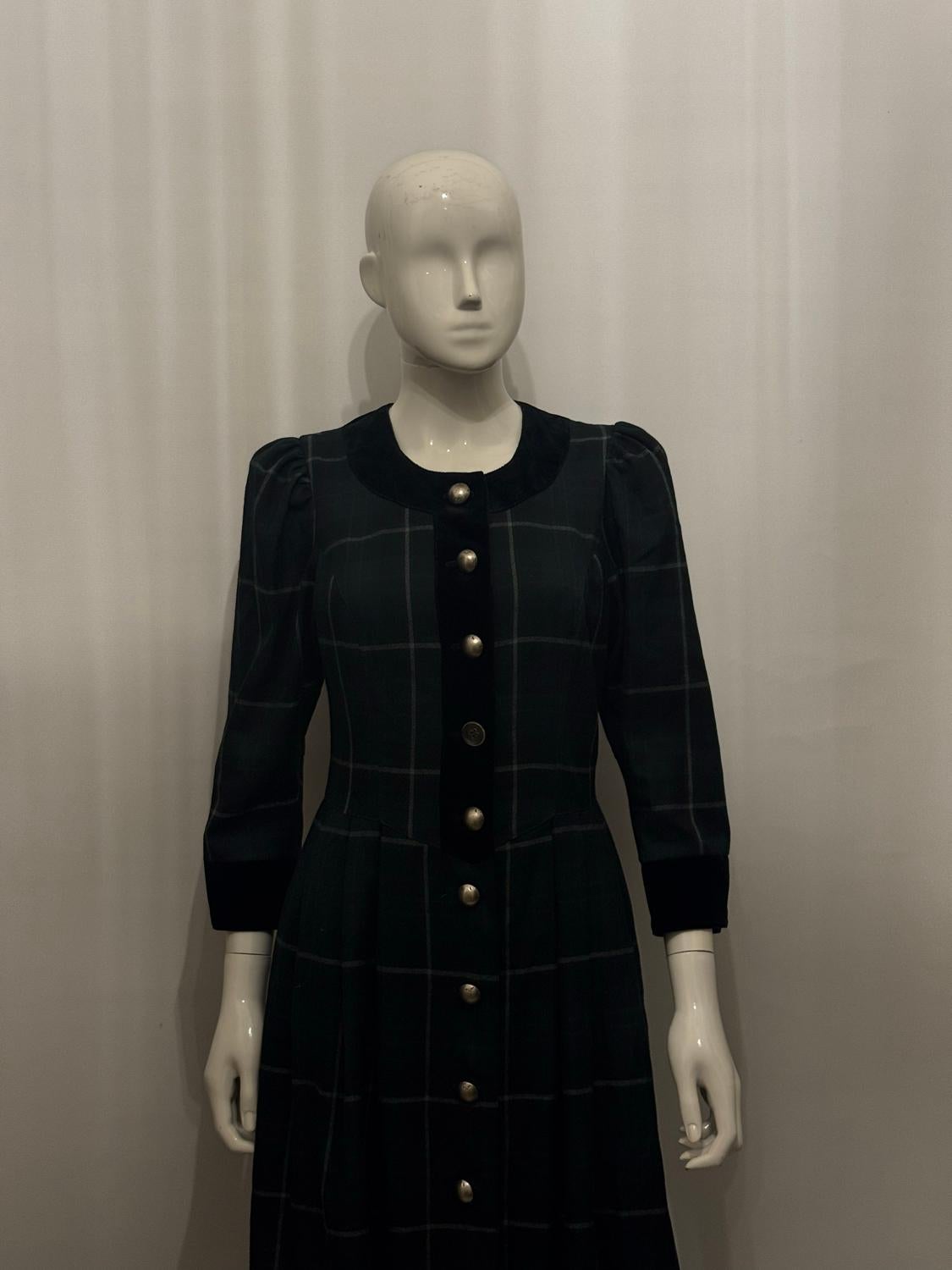 Vintage Rowlands of Bath Österreichisches Karo-Kleid für Damen oder Herren im Angebot