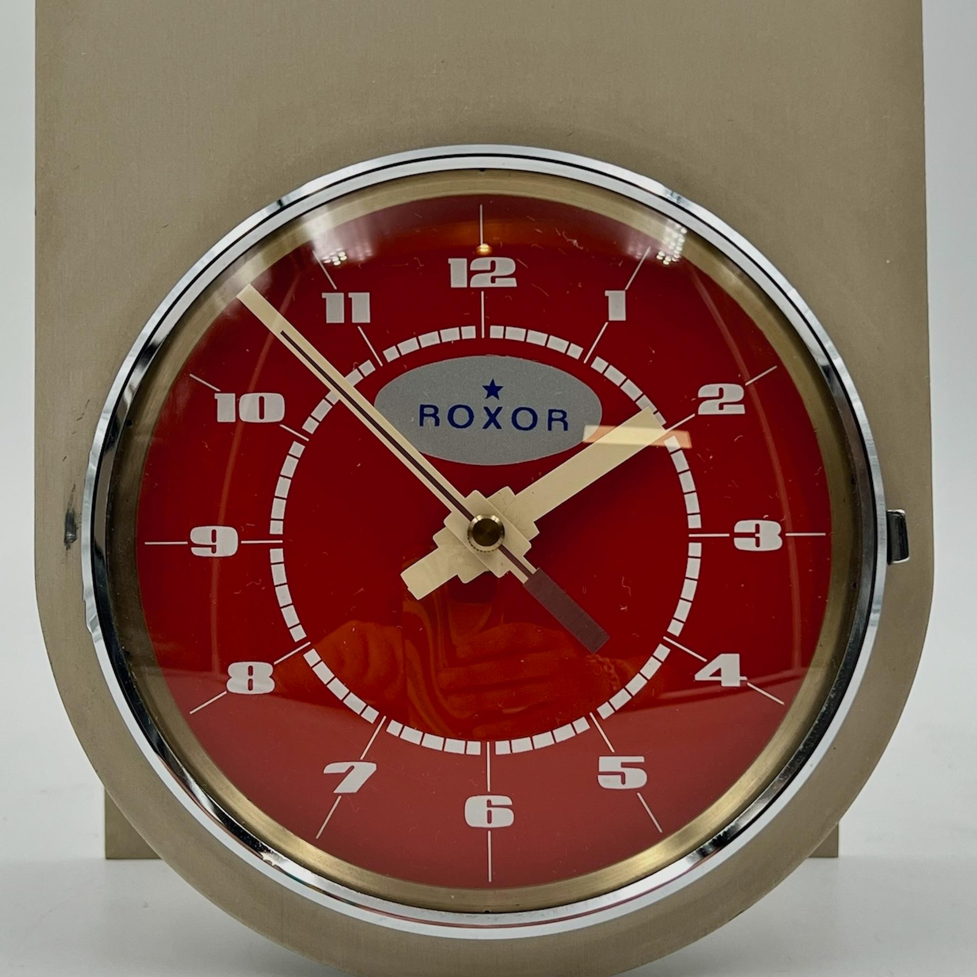 Horloge suisse Roxor avec mécanisme Kienzle - MCM teintes or et rouge en vente 3