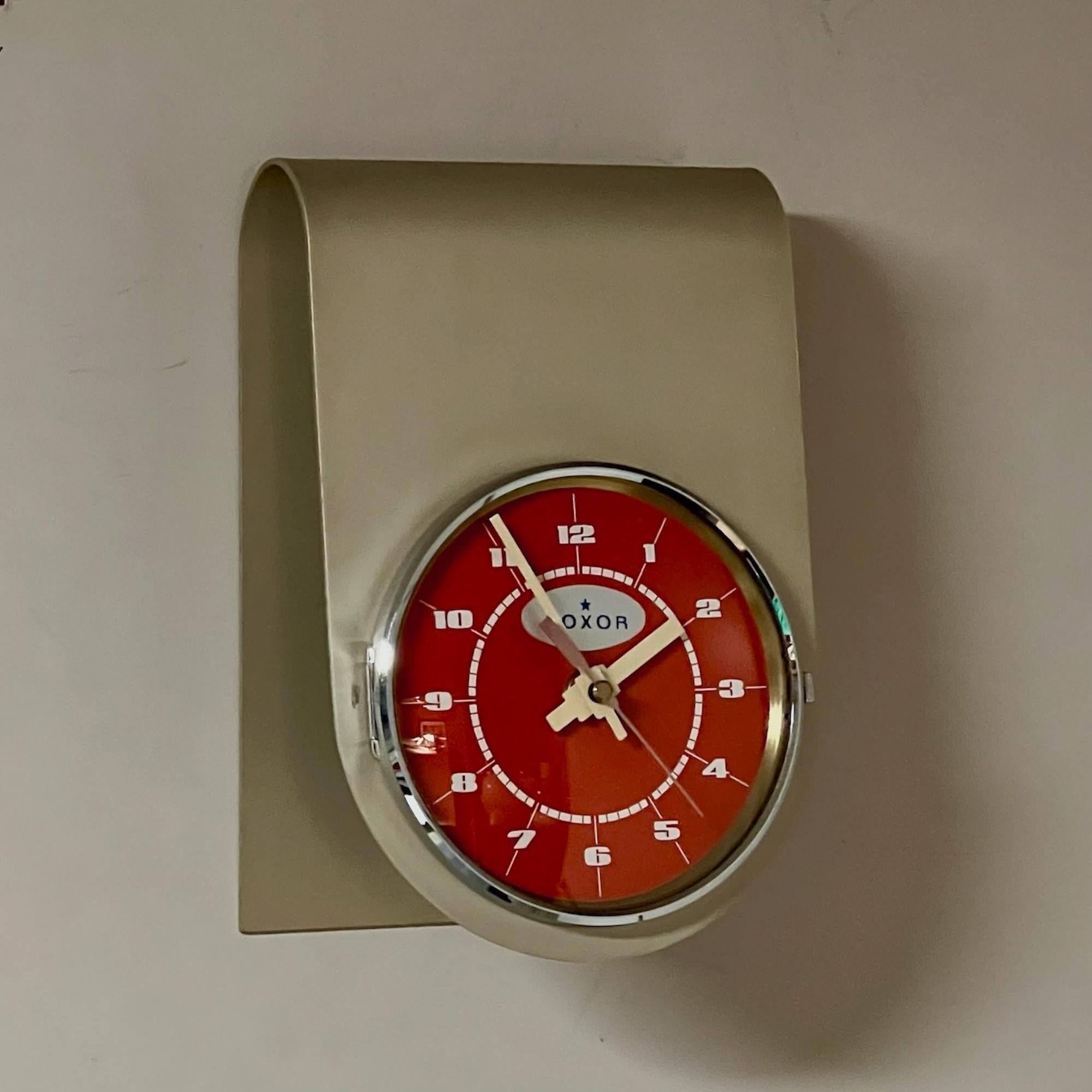 Suisse Horloge suisse Roxor avec mécanisme Kienzle - MCM teintes or et rouge en vente