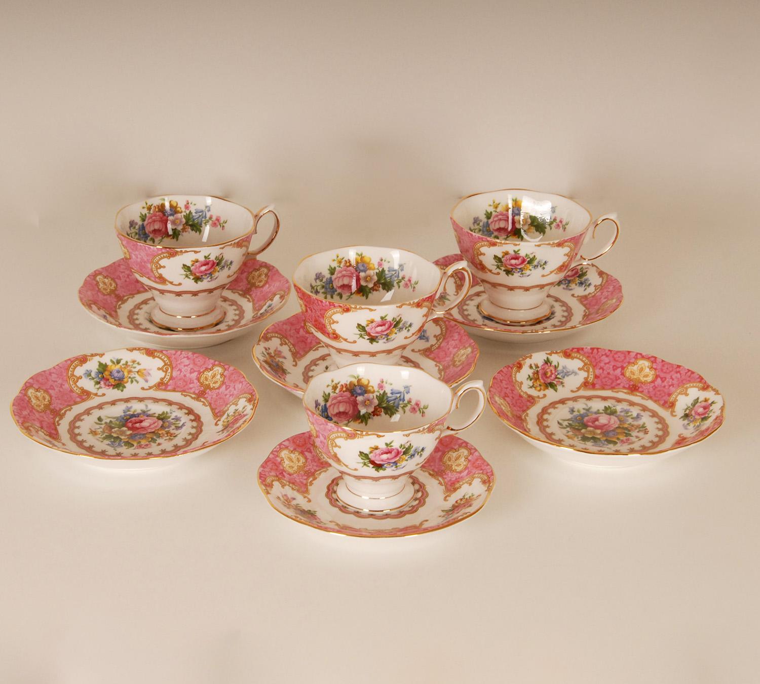 20ième siècle Service à thé et assiettes vintage Royal Albert Bone à motif Lady Carlyle 14 pièces
