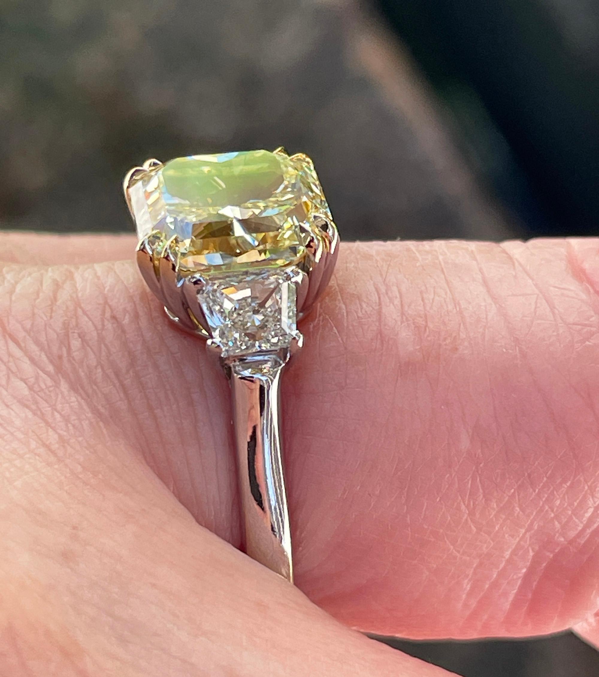 Vintage Royal Asscher GIA 4.32ctw Natural Fancy YELLOW Radiant Cut Diamond Ring For Sale 7