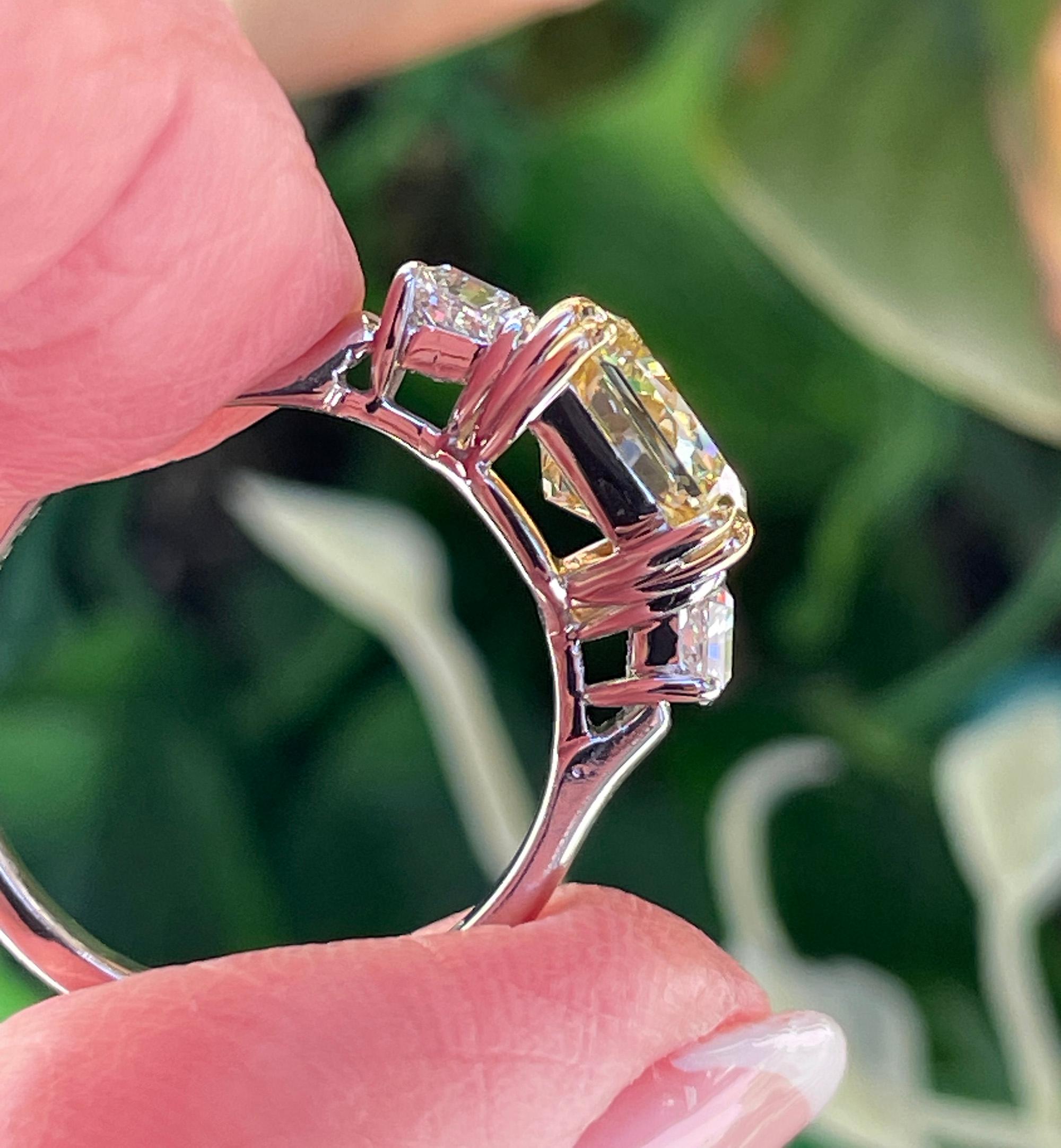 Vintage Royal Asscher GIA 4.32ctw Natural Fancy YELLOW Radiant Cut Diamond Ring en vente 13