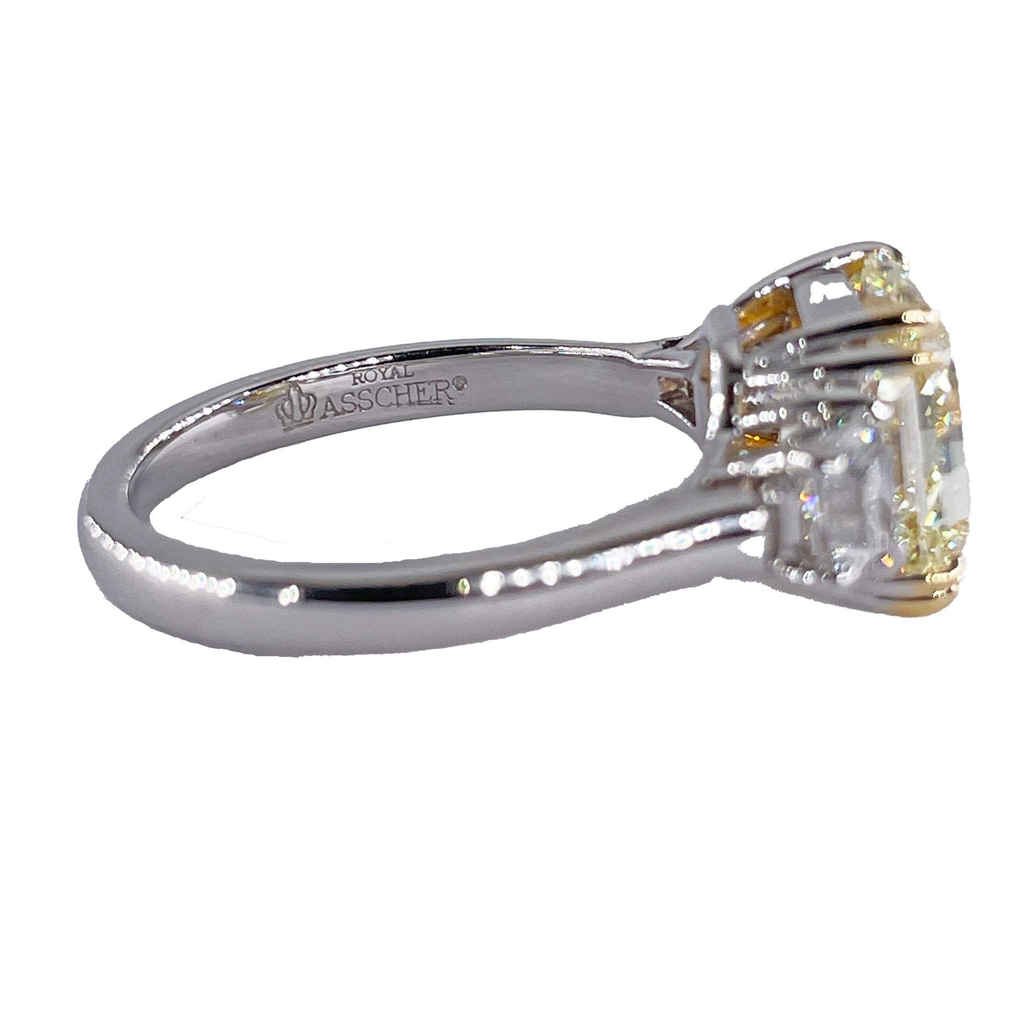 Vintage Royal Asscher GIA 4.32ctw Natural Fancy YELLOW Radiant Cut Diamond Ring en vente 2