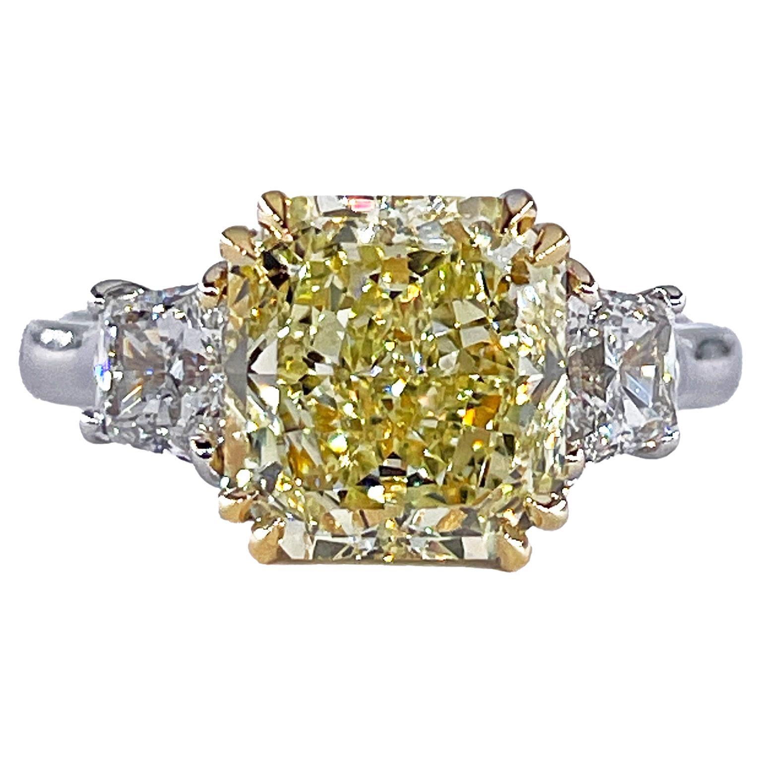 Vintage Royal Asscher GIA 4.32ctw Natural Fancy YELLOW Radiant Cut Diamond Ring For Sale