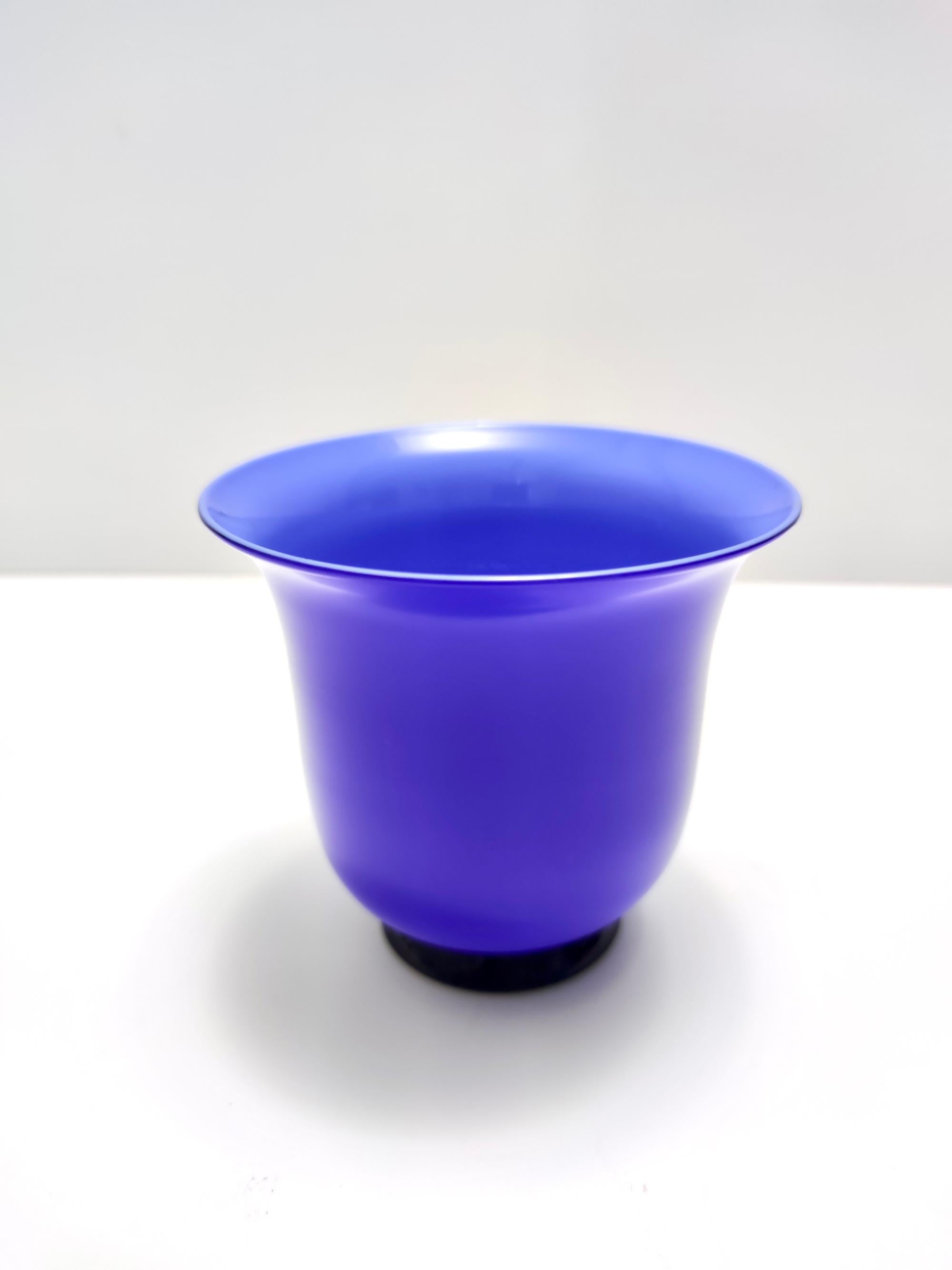 Mid-Century Modern Vase vintage en verre opalin bleu roi de Paolo Venini, série « Anni Trenta » en vente